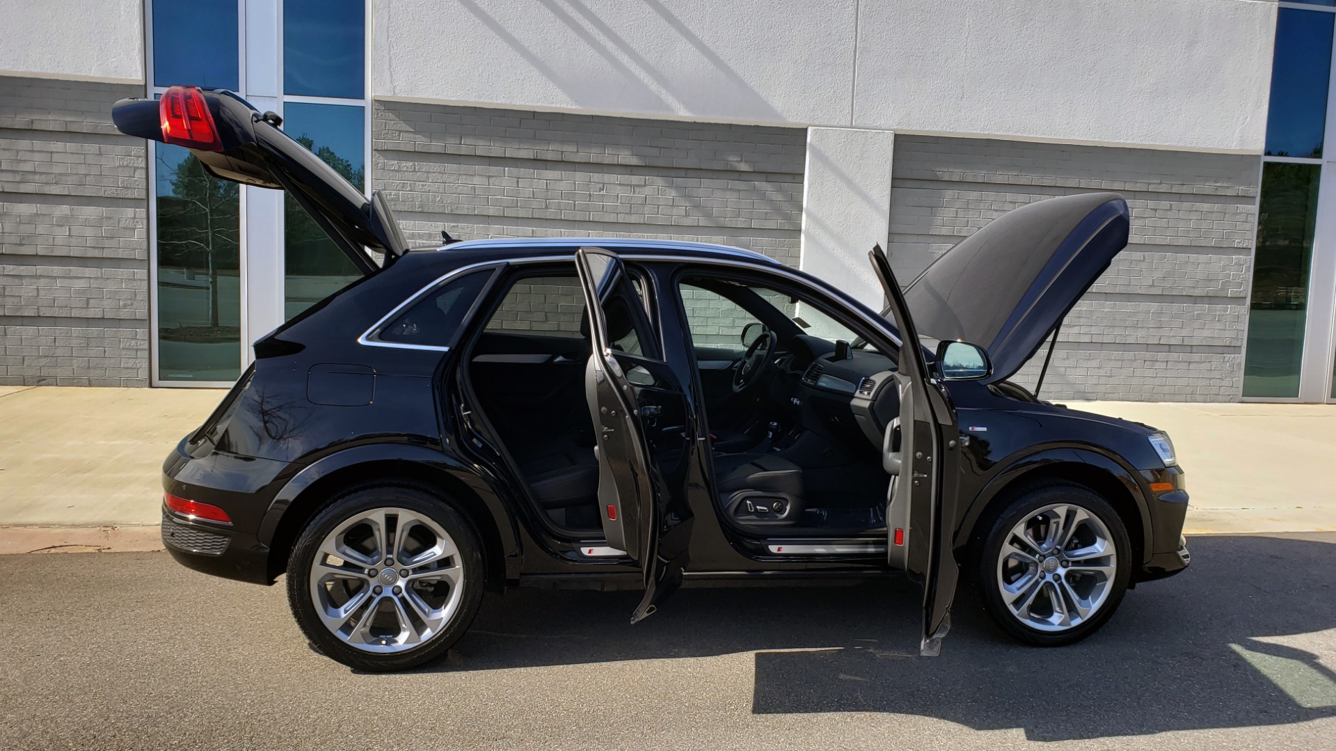 Used 2018 Audi Q3 SPORT PREMIUM PLUS / TECHNOLOGY / SUNROOF / BOSE / REARVIEW for sale Sold at Formula Imports in Charlotte NC 28227 12