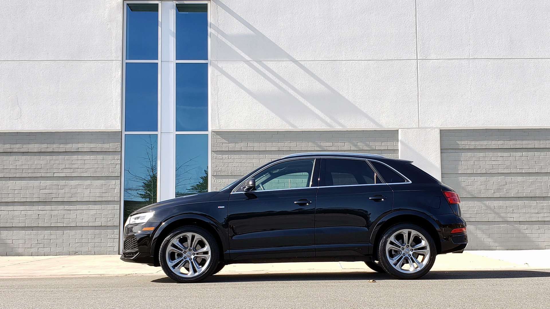 Used 2018 Audi Q3 SPORT PREMIUM PLUS / TECHNOLOGY / SUNROOF / BOSE / REARVIEW for sale Sold at Formula Imports in Charlotte NC 28227 3