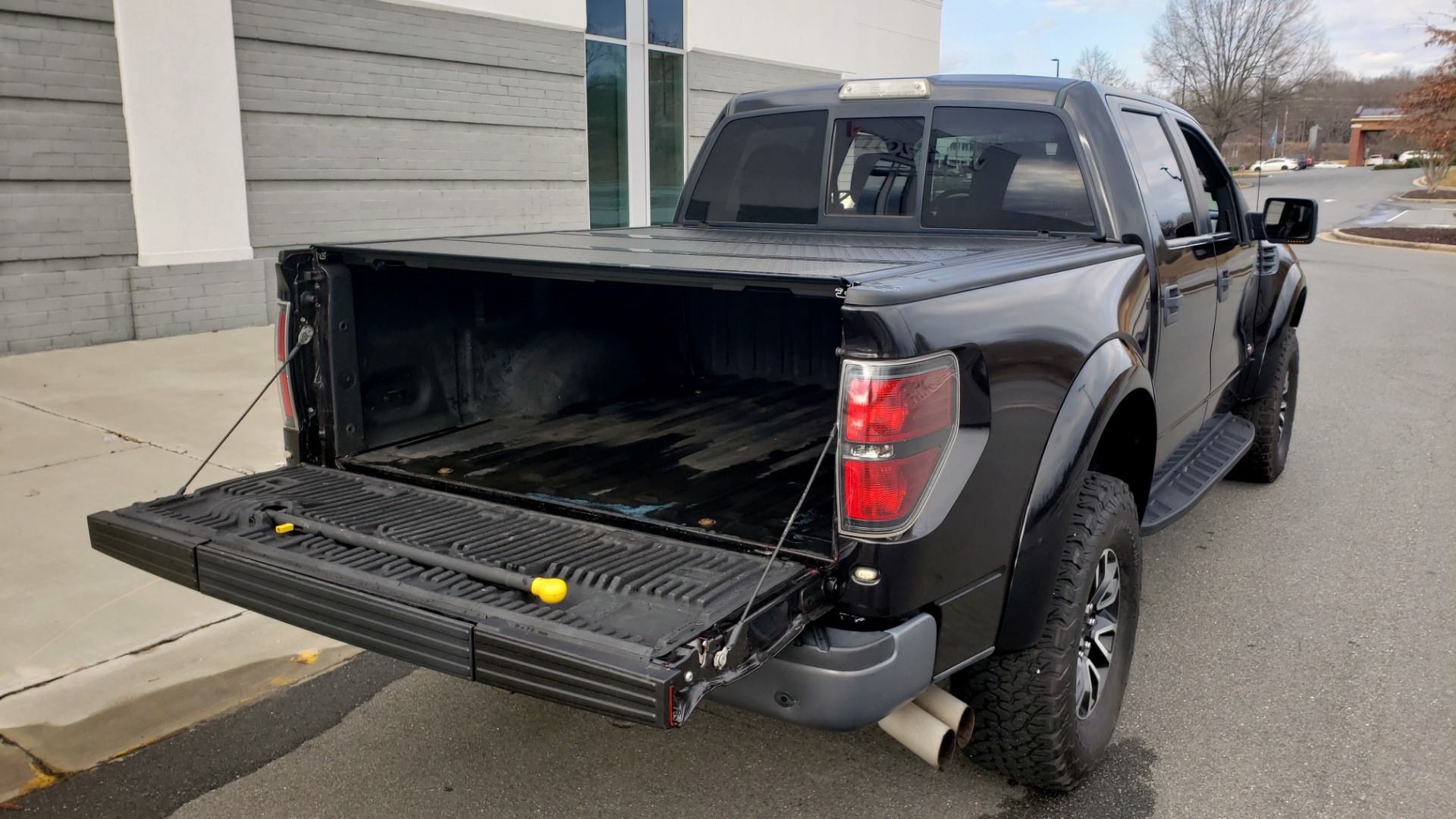 Used 2013 Ford F-150 SVT RAPTOR 4X4 SUPERCREW / 6.2L V8 / 6-SPD AUTO / NAV / LUX PKG for sale Sold at Formula Imports in Charlotte NC 28227 21