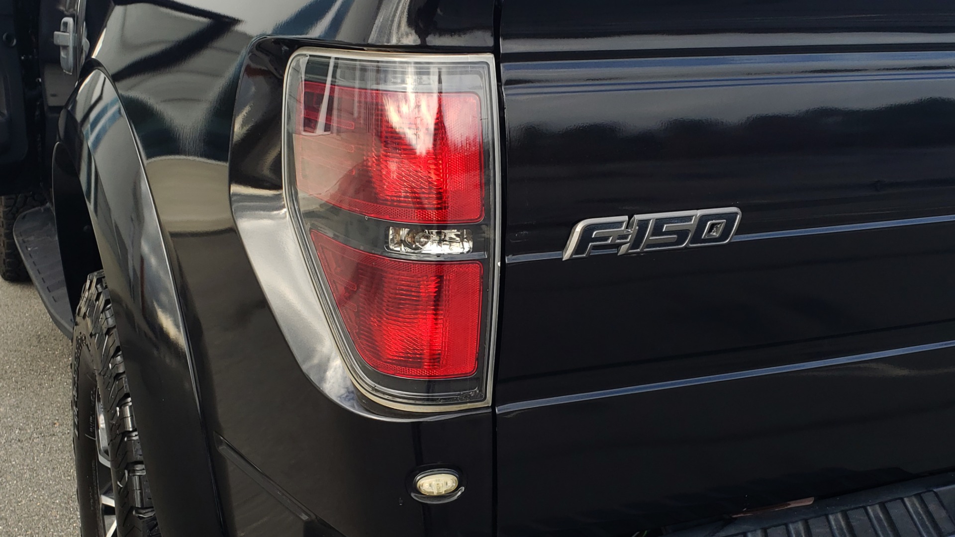 Used 2013 Ford F-150 SVT RAPTOR 4X4 SUPERCREW / 6.2L V8 / 6-SPD AUTO / NAV / LUX PKG for sale Sold at Formula Imports in Charlotte NC 28227 37