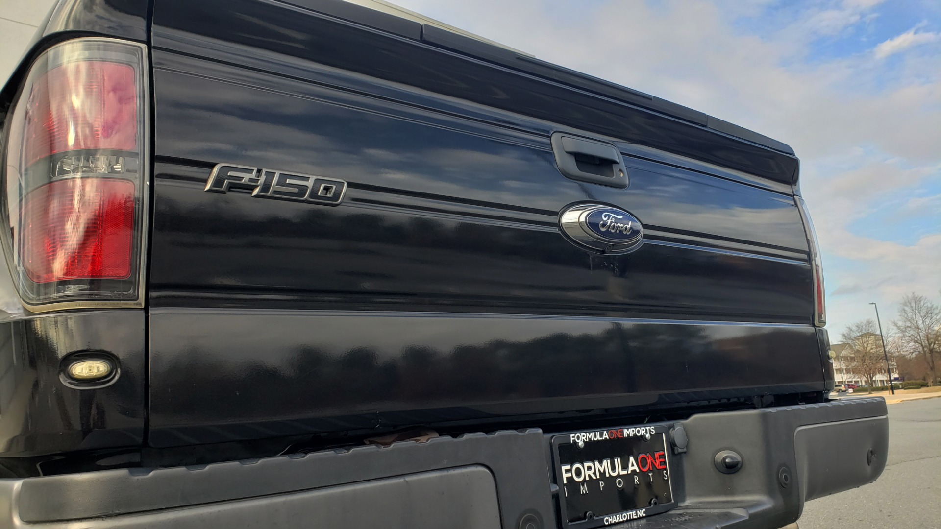 Used 2013 Ford F-150 SVT RAPTOR 4X4 SUPERCREW / 6.2L V8 / 6-SPD AUTO / NAV / LUX PKG for sale Sold at Formula Imports in Charlotte NC 28227 39