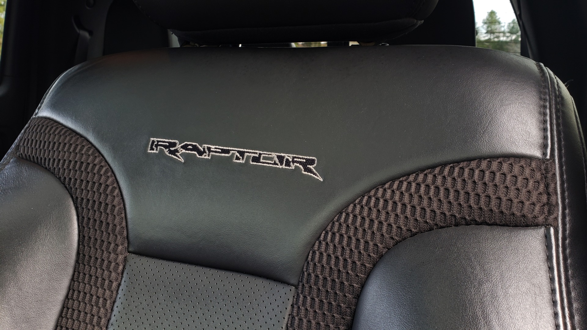 Used 2013 Ford F-150 SVT RAPTOR 4X4 SUPERCREW / 6.2L V8 / 6-SPD AUTO / NAV / LUX PKG for sale Sold at Formula Imports in Charlotte NC 28227 46