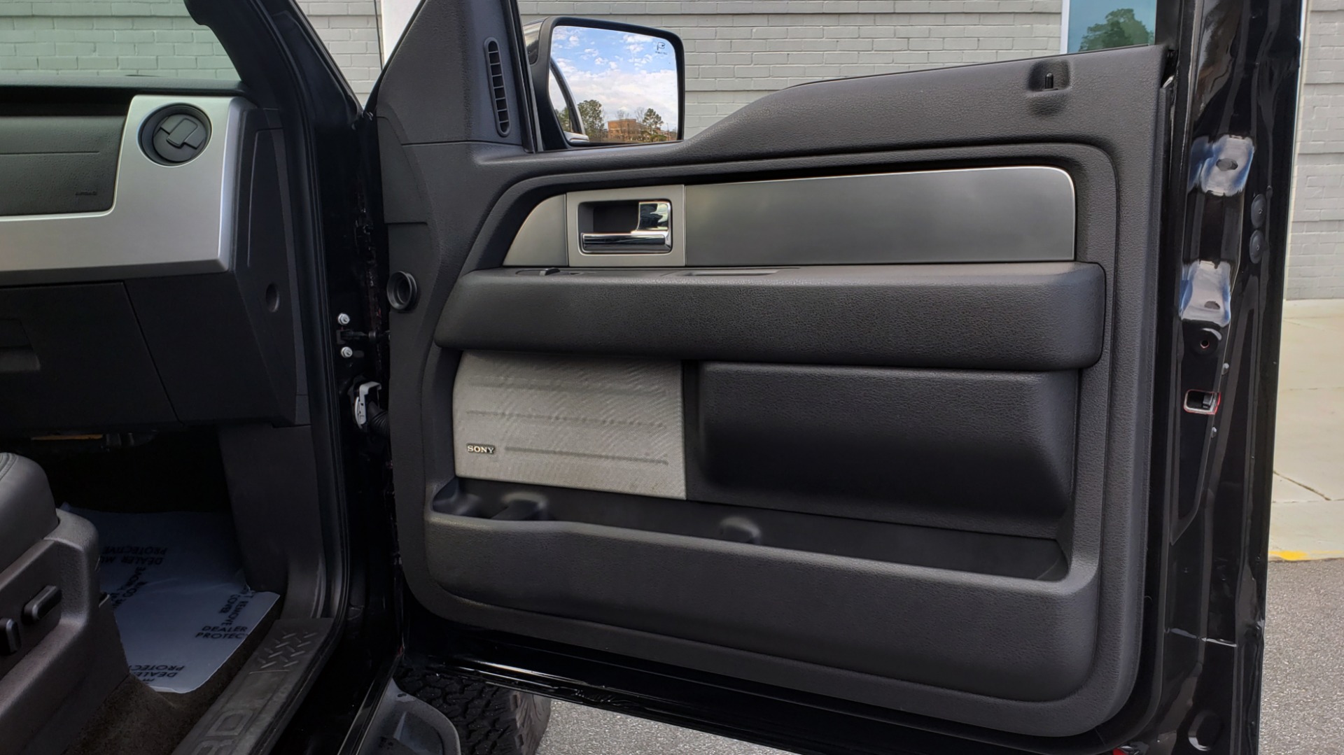Used 2013 Ford F-150 SVT RAPTOR 4X4 SUPERCREW / 6.2L V8 / 6-SPD AUTO / NAV / LUX PKG for sale Sold at Formula Imports in Charlotte NC 28227 50