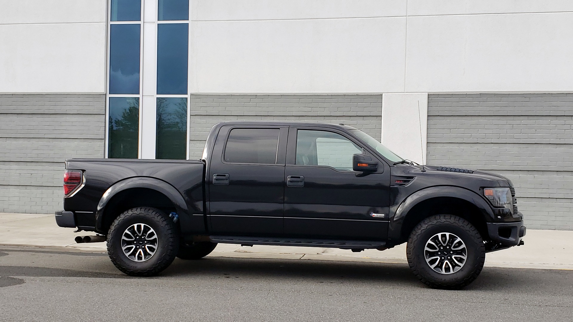 Used 2013 Ford F-150 SVT RAPTOR 4X4 SUPERCREW / 6.2L V8 / 6-SPD AUTO / NAV / LUX PKG for sale Sold at Formula Imports in Charlotte NC 28227 7