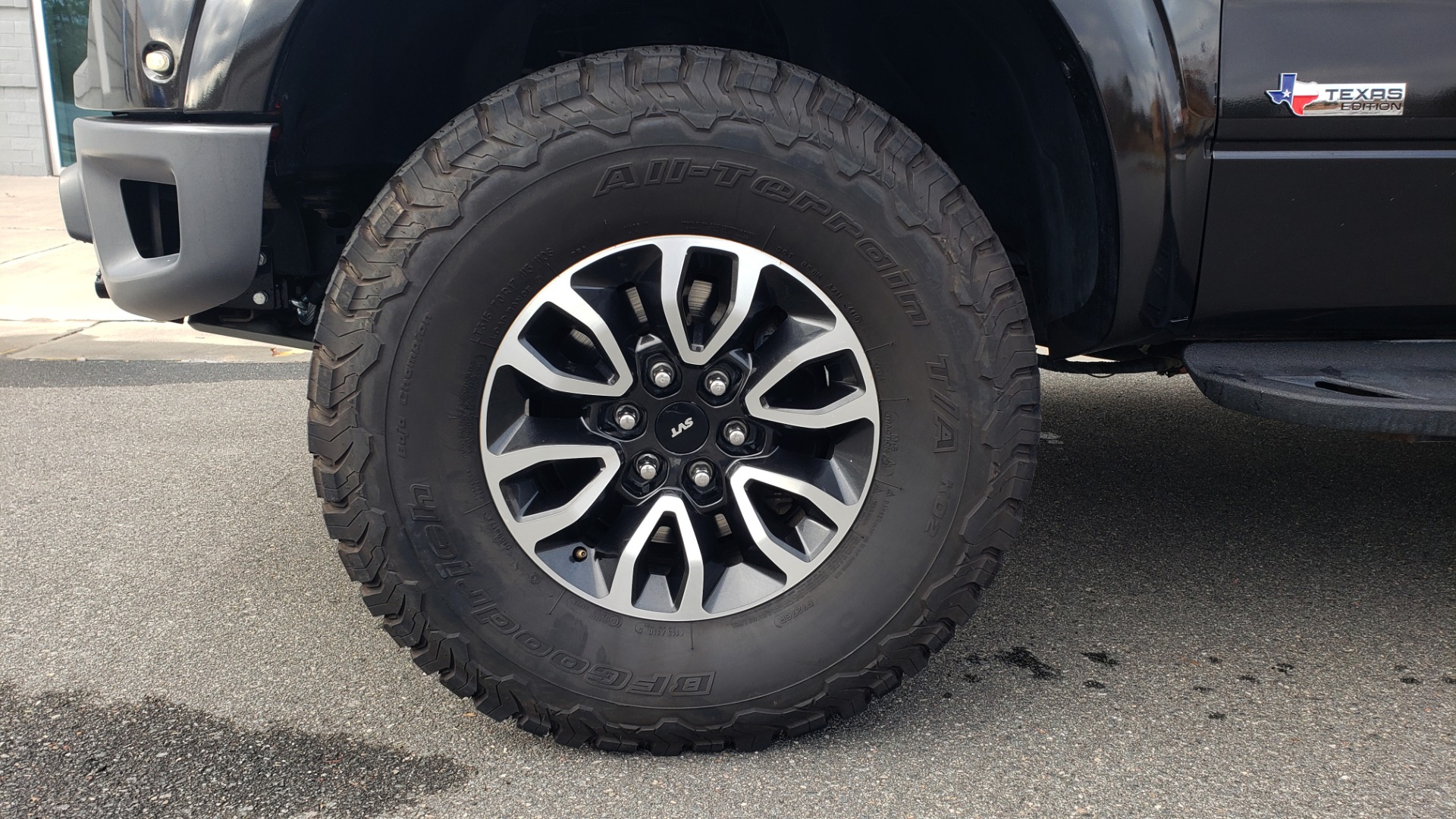 Used 2013 Ford F-150 SVT RAPTOR 4X4 SUPERCREW / 6.2L V8 / 6-SPD AUTO / NAV / LUX PKG for sale Sold at Formula Imports in Charlotte NC 28227 93