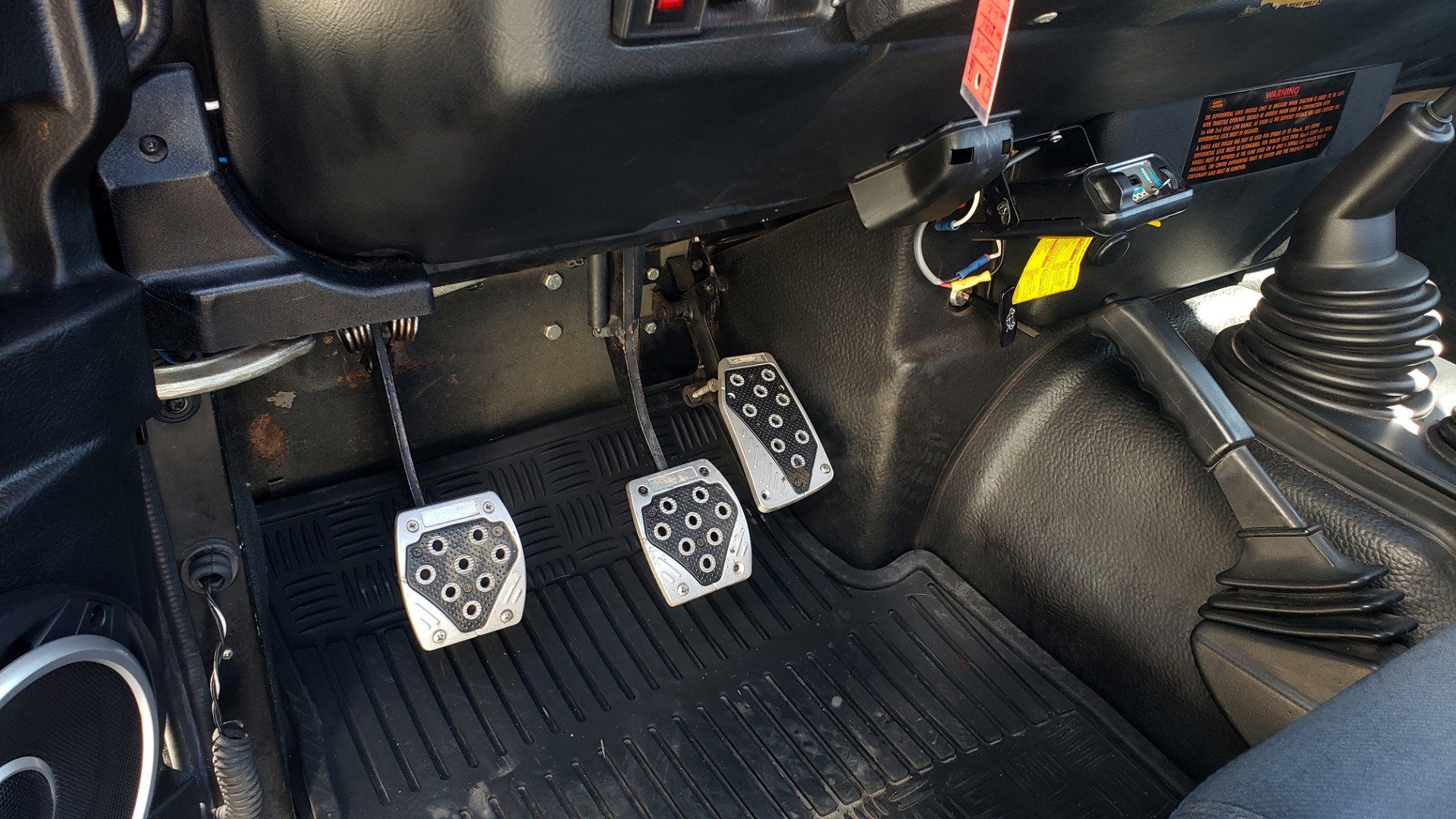 Used 1995 Land Rover DEFENDER 90 4x4 / 3.9L V8 / SOFT-TOP / 5-SPD MANUAL / RUNS GREAT for sale Sold at Formula Imports in Charlotte NC 28227 26