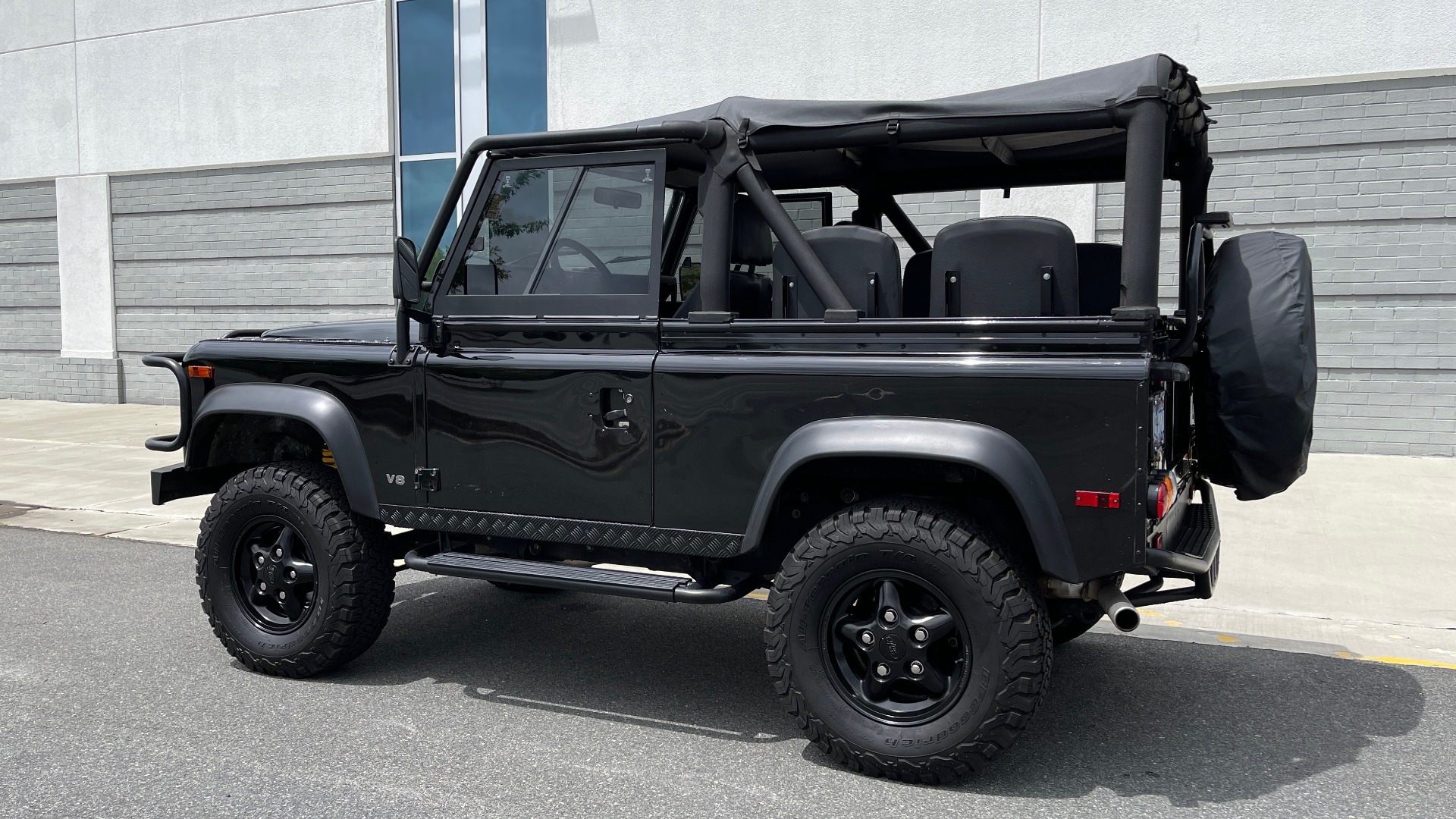 Used 1995 Land Rover DEFENDER 90 4x4 / 3.9L V8 / SOFT-TOP / 5-SPD MANUAL / RUNS GREAT for sale Sold at Formula Imports in Charlotte NC 28227 5
