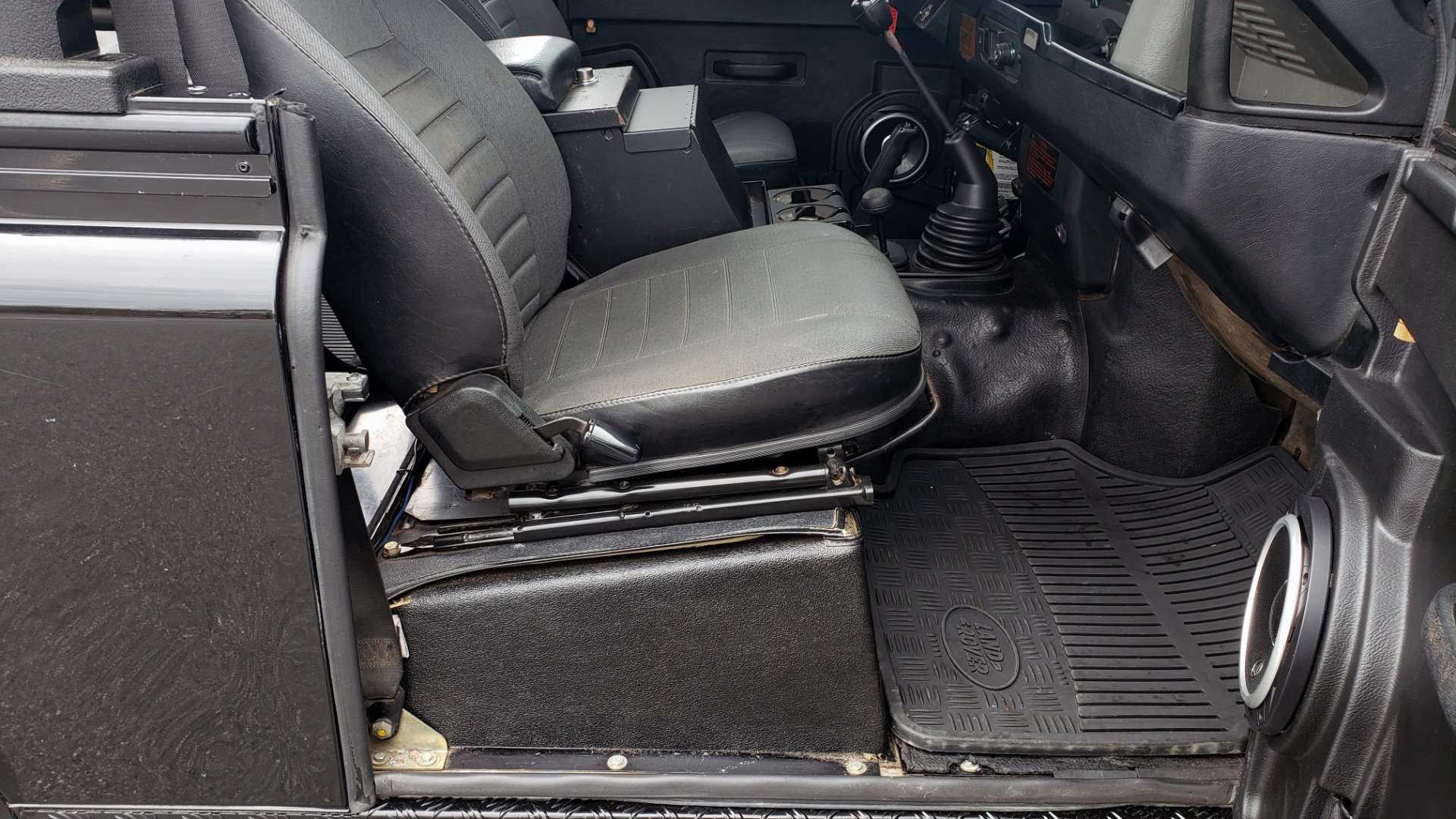 Used 1995 Land Rover DEFENDER 90 4x4 / 3.9L V8 / SOFT-TOP / 5-SPD MANUAL / RUNS GREAT for sale Sold at Formula Imports in Charlotte NC 28227 83