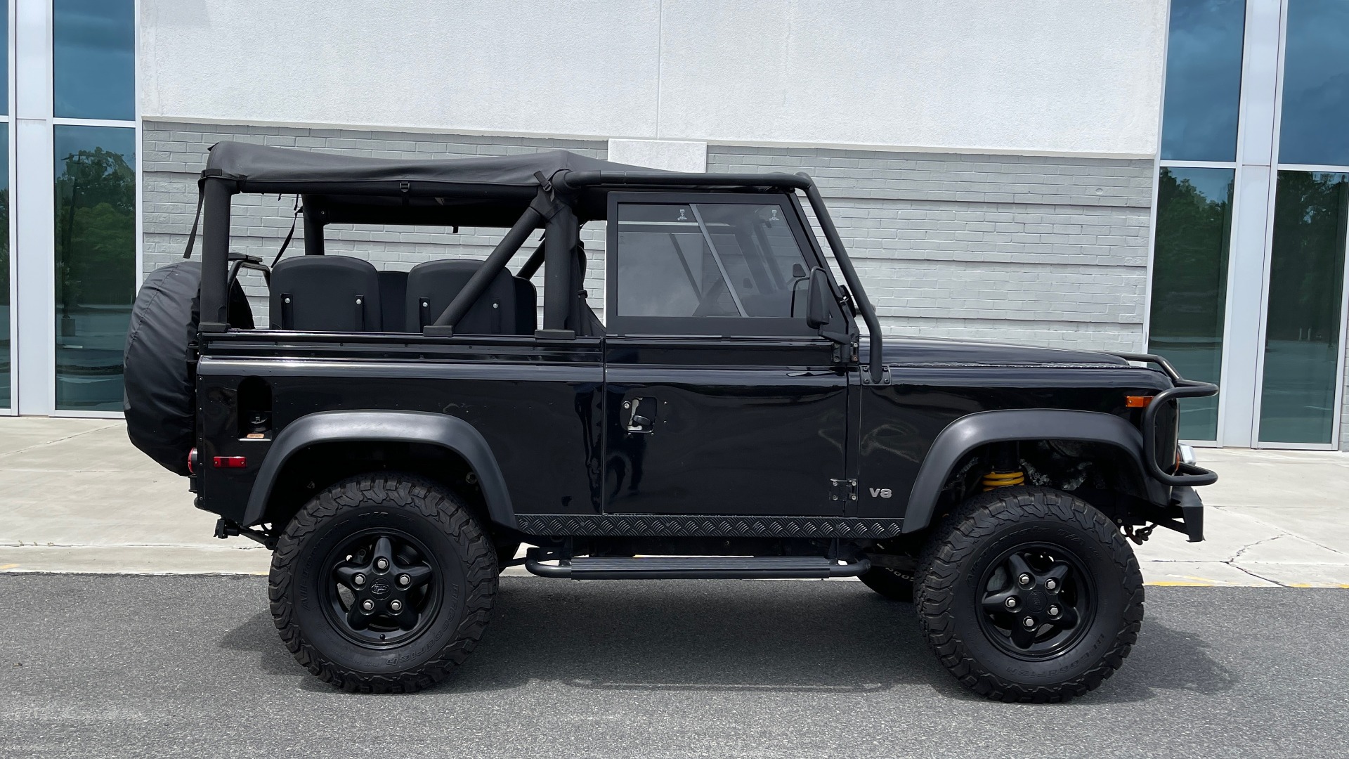 Used 1995 Land Rover DEFENDER 90 4x4 / 3.9L V8 / SOFT-TOP / 5-SPD MANUAL / RUNS GREAT for sale Sold at Formula Imports in Charlotte NC 28227 9