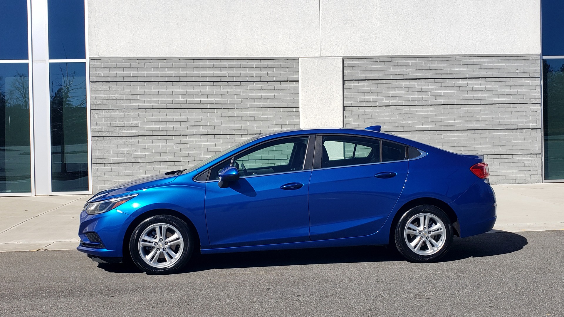 Used 2017 Chevrolet CRUZE LT 1.4L 1SD / 6-SPD AUTO / HTS STS / REMOTE START / REARVIEW for sale Sold at Formula Imports in Charlotte NC 28227 2