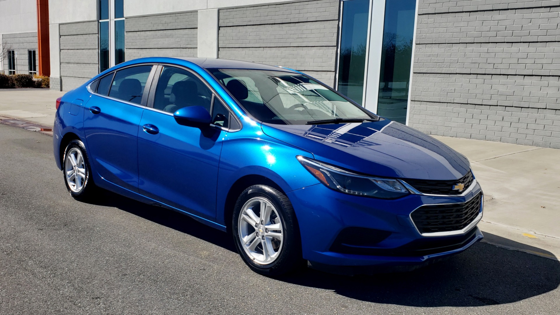 Used 2017 Chevrolet CRUZE LT 1.4L 1SD / 6-SPD AUTO / HTS STS / REMOTE START / REARVIEW for sale Sold at Formula Imports in Charlotte NC 28227 4