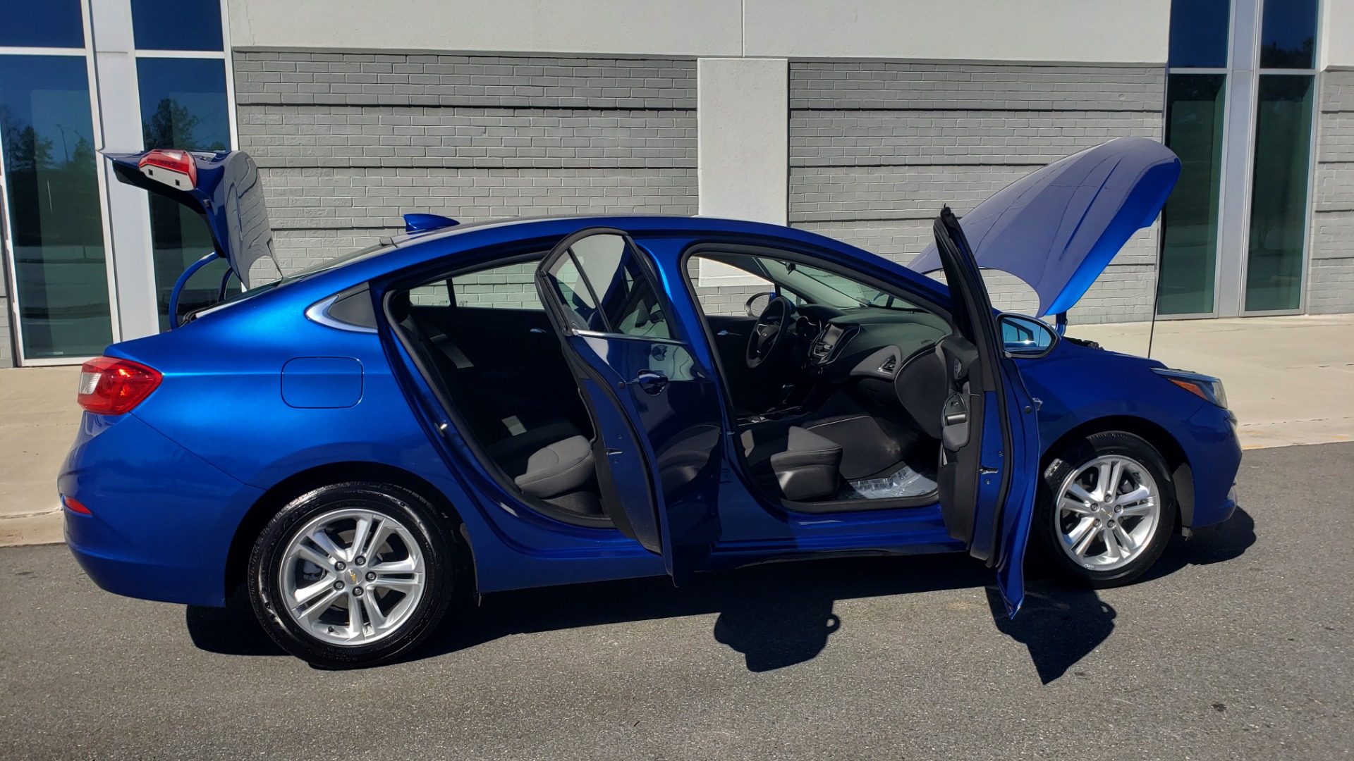 Used 2017 Chevrolet CRUZE LT 1.4L 1SD / 6-SPD AUTO / HTS STS / REMOTE START / REARVIEW for sale Sold at Formula Imports in Charlotte NC 28227 8
