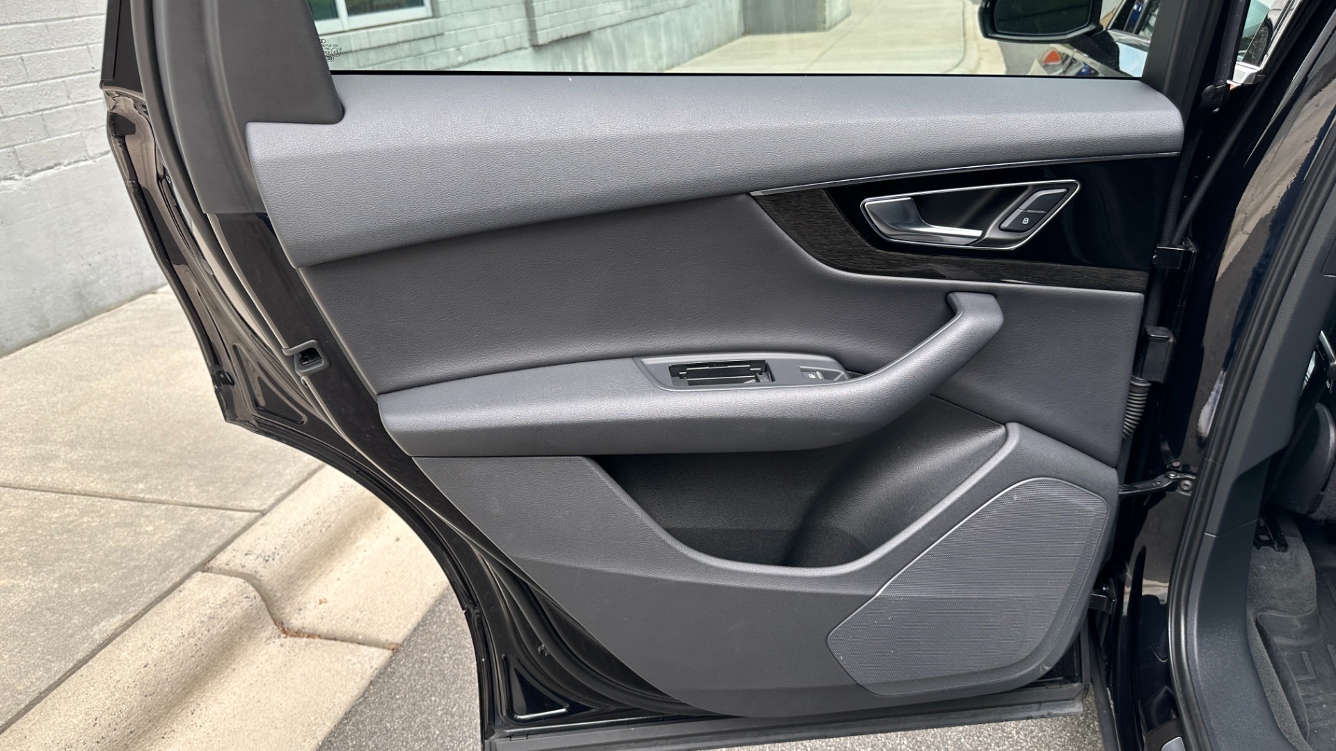 Used 2017 Audi Q7 PREMIUM PLUS / VISION PACKAGE / GRAY OAK TRIM / QUATTRO for sale Sold at Formula Imports in Charlotte NC 28227 22