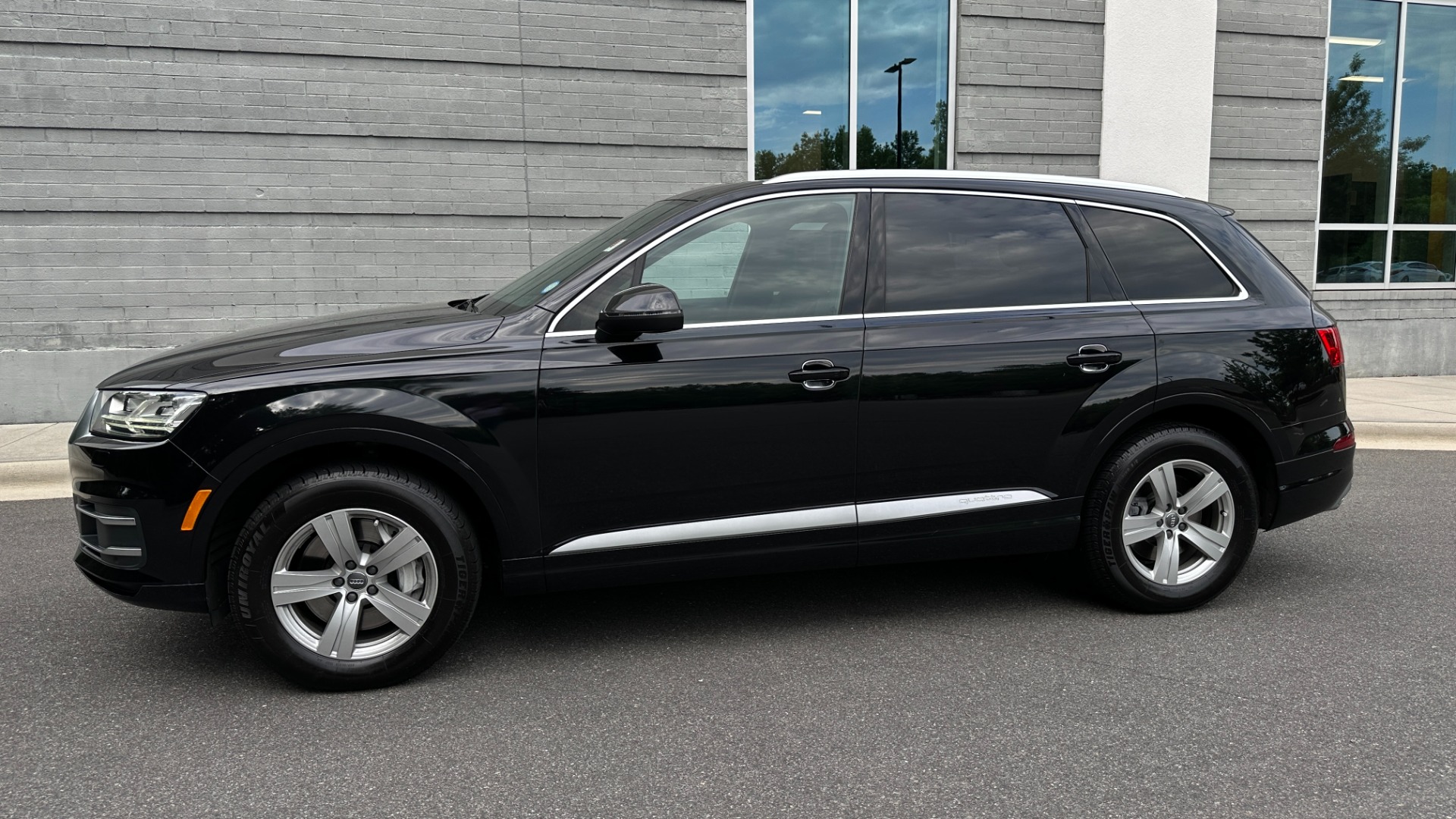 Used 2017 Audi Q7 PREMIUM PLUS / VISION PACKAGE / GRAY OAK TRIM / QUATTRO for sale Sold at Formula Imports in Charlotte NC 28227 3