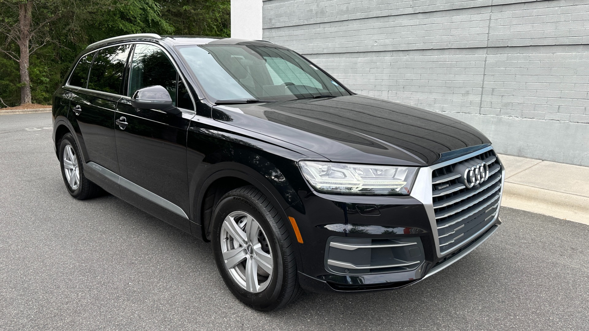 Used 2017 Audi Q7 PREMIUM PLUS / VISION PACKAGE / GRAY OAK TRIM / QUATTRO for sale Sold at Formula Imports in Charlotte NC 28227 5