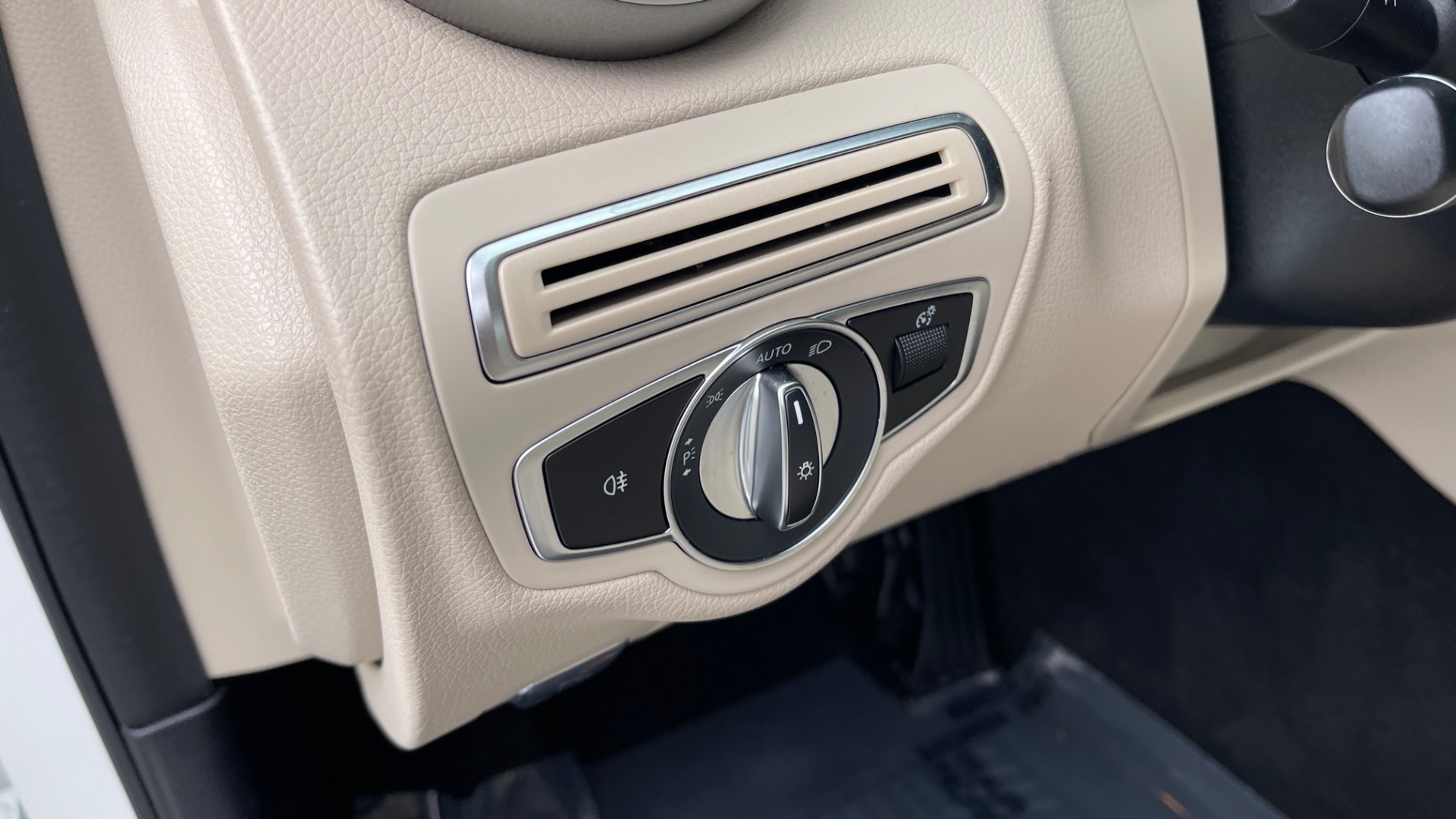 Used 2018 Mercedes-Benz C-Class C 300 / PREMIUM PACKAGE / 18IN WHEELS / HEATED FRONT SEATS / LED HEADLIGHTS for sale Sold at Formula Imports in Charlotte NC 28227 17