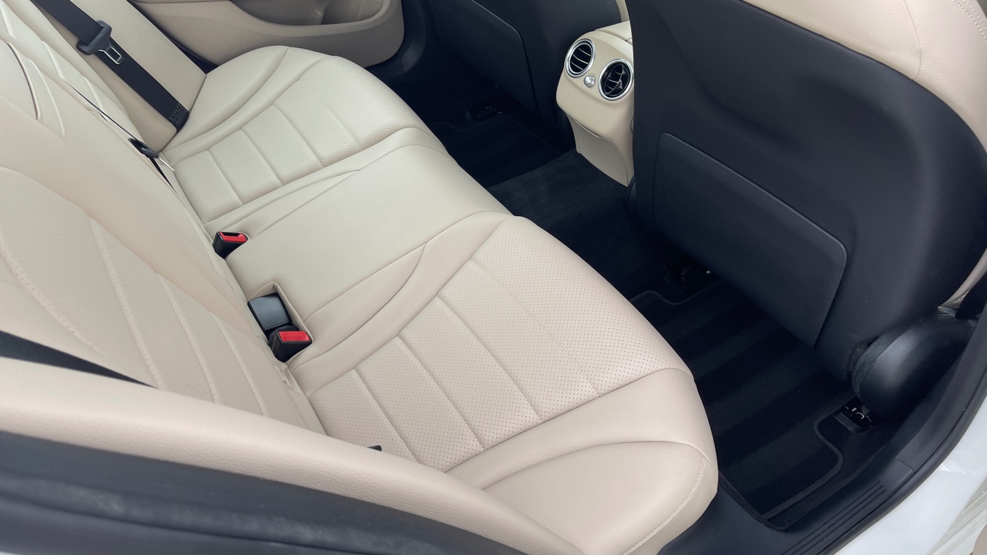 Used 2018 Mercedes-Benz C-Class C 300 / PREMIUM PACKAGE / 18IN WHEELS / HEATED FRONT SEATS / LED HEADLIGHTS for sale Sold at Formula Imports in Charlotte NC 28227 24