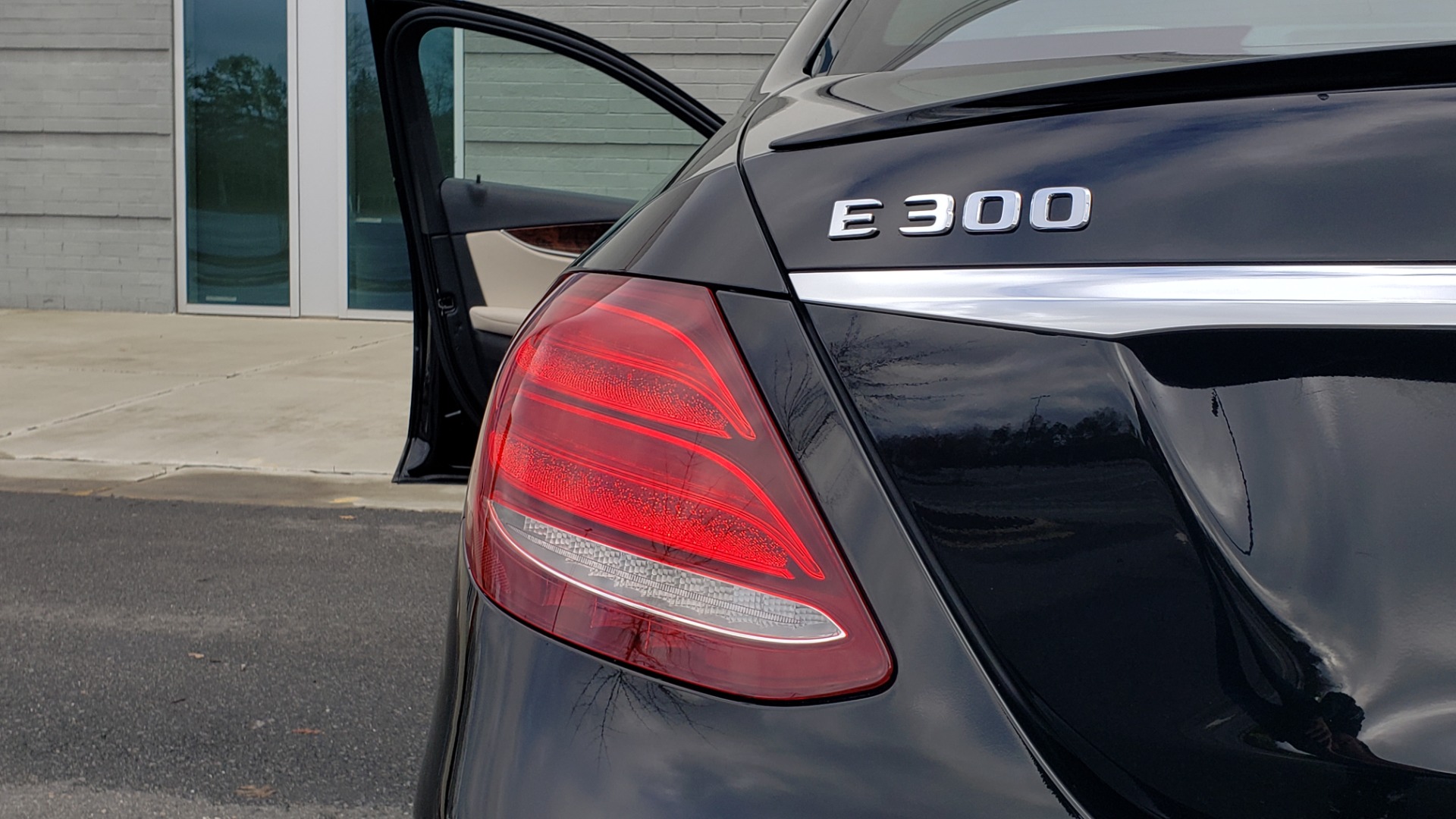 Used 2018 Mercedes-Benz E-CLASS E 300 PREM PKG 2 / NAV / PANO-ROOF / WARMTH & COMFORT PKG for sale Sold at Formula Imports in Charlotte NC 28227 27