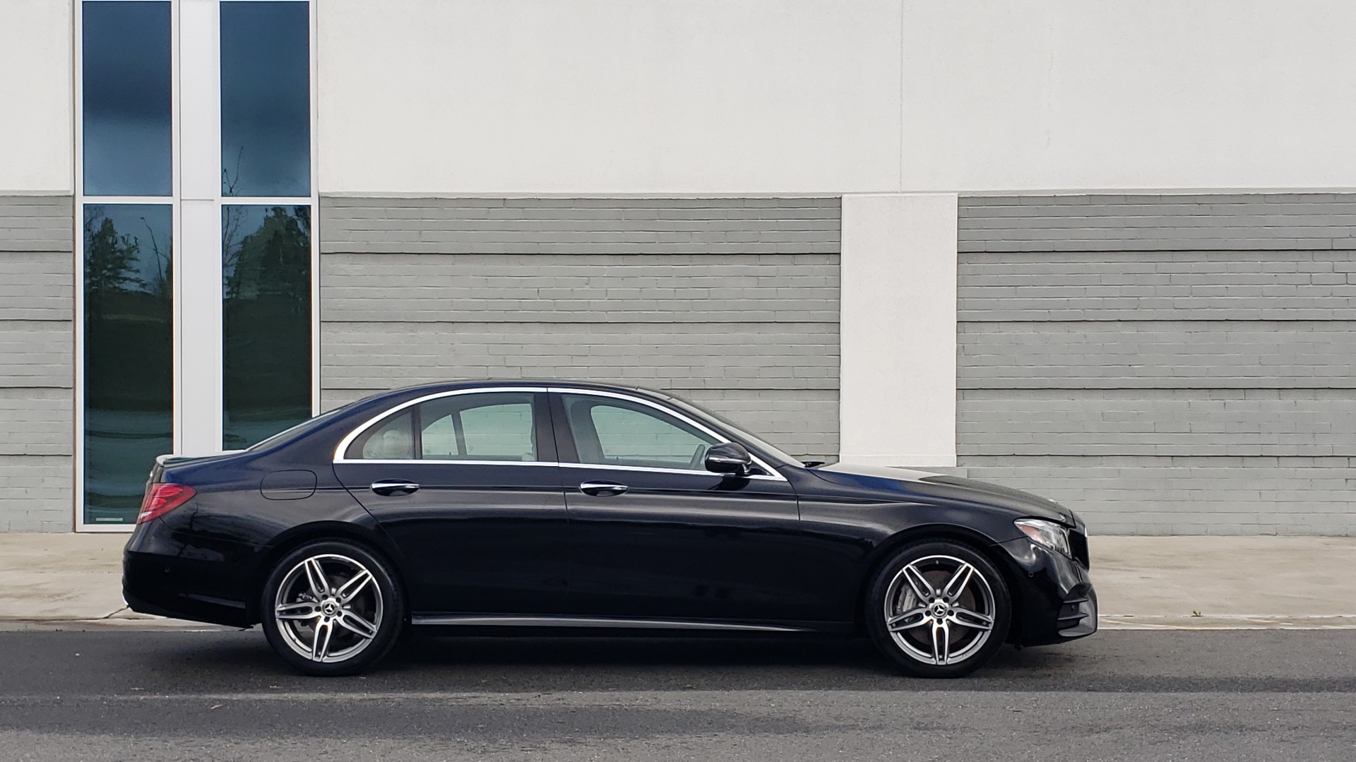 Used 2018 Mercedes-Benz E-CLASS E 300 PREM PKG 2 / NAV / PANO-ROOF / WARMTH & COMFORT PKG for sale Sold at Formula Imports in Charlotte NC 28227 3