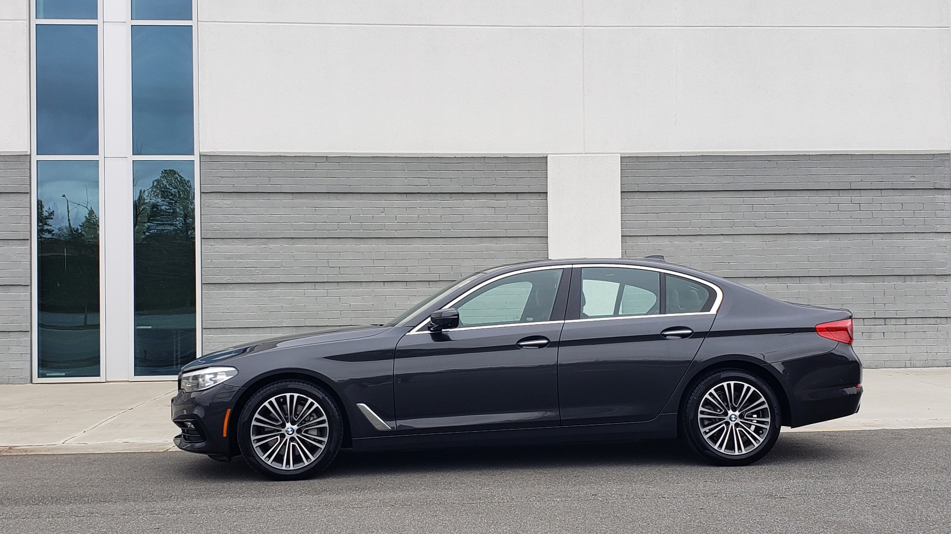 Used 2017 BMW 5 SERIES 530IXDRIVE / PREM PKG / DRVR ASST PLUS / CLD WTHR / APPLE CARPLAY for sale Sold at Formula Imports in Charlotte NC 28227 2