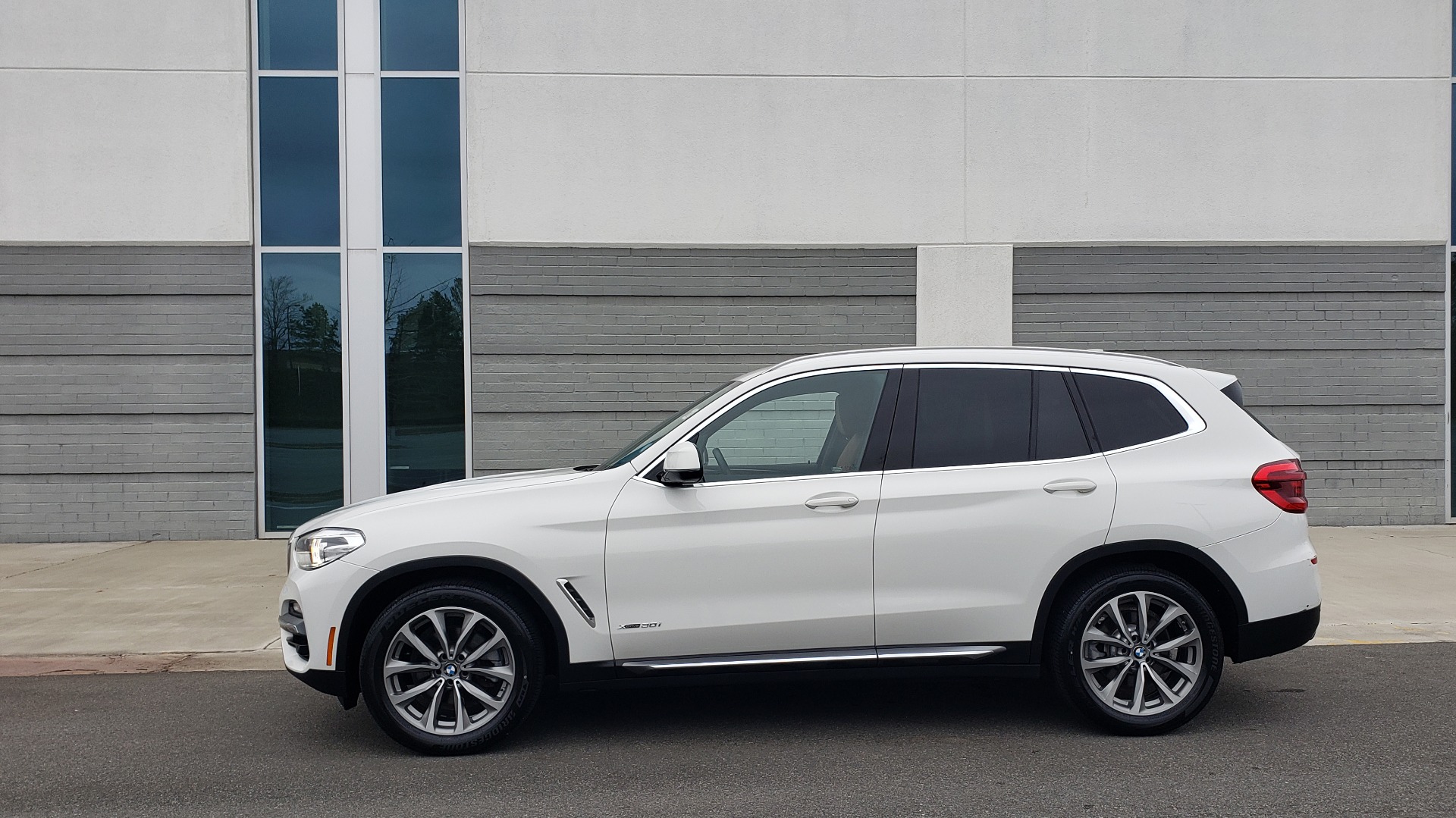 Used 2018 BMW X3 XDRIVE30I / LUX PKG / PREM PKG / CONV PKG / PDC / APPLE CARPLAY for sale Sold at Formula Imports in Charlotte NC 28227 4