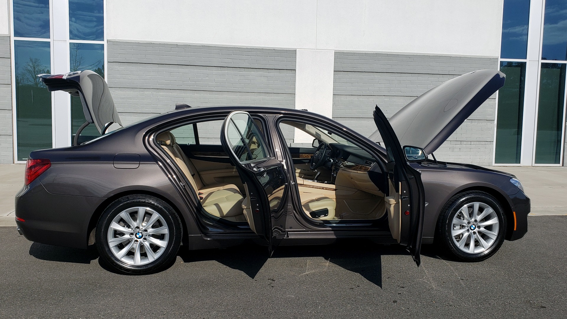 Used 2015 BMW 7 SERIES 740I SEDAN / EXECUTIVE PKG / DRVR ASST PLUS / HEADS-UP for sale Sold at Formula Imports in Charlotte NC 28227 11