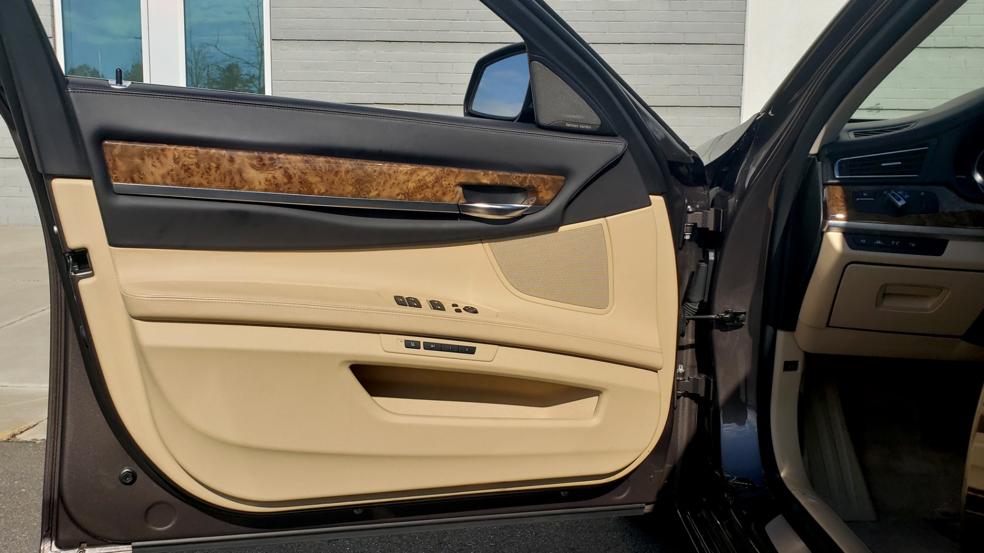 Used 2015 BMW 7 SERIES 740I SEDAN / EXECUTIVE PKG / DRVR ASST PLUS / HEADS-UP for sale Sold at Formula Imports in Charlotte NC 28227 30