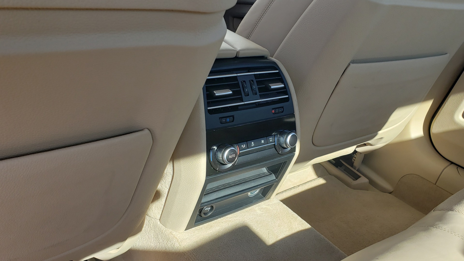 Used 2015 BMW 7 SERIES 740I SEDAN / EXECUTIVE PKG / DRVR ASST PLUS / HEADS-UP for sale Sold at Formula Imports in Charlotte NC 28227 60