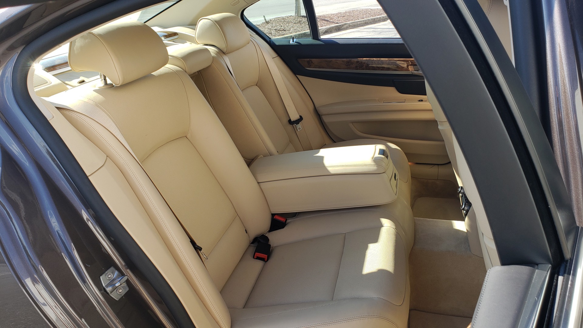 Used 2015 BMW 7 SERIES 740I SEDAN / EXECUTIVE PKG / DRVR ASST PLUS / HEADS-UP for sale Sold at Formula Imports in Charlotte NC 28227 70