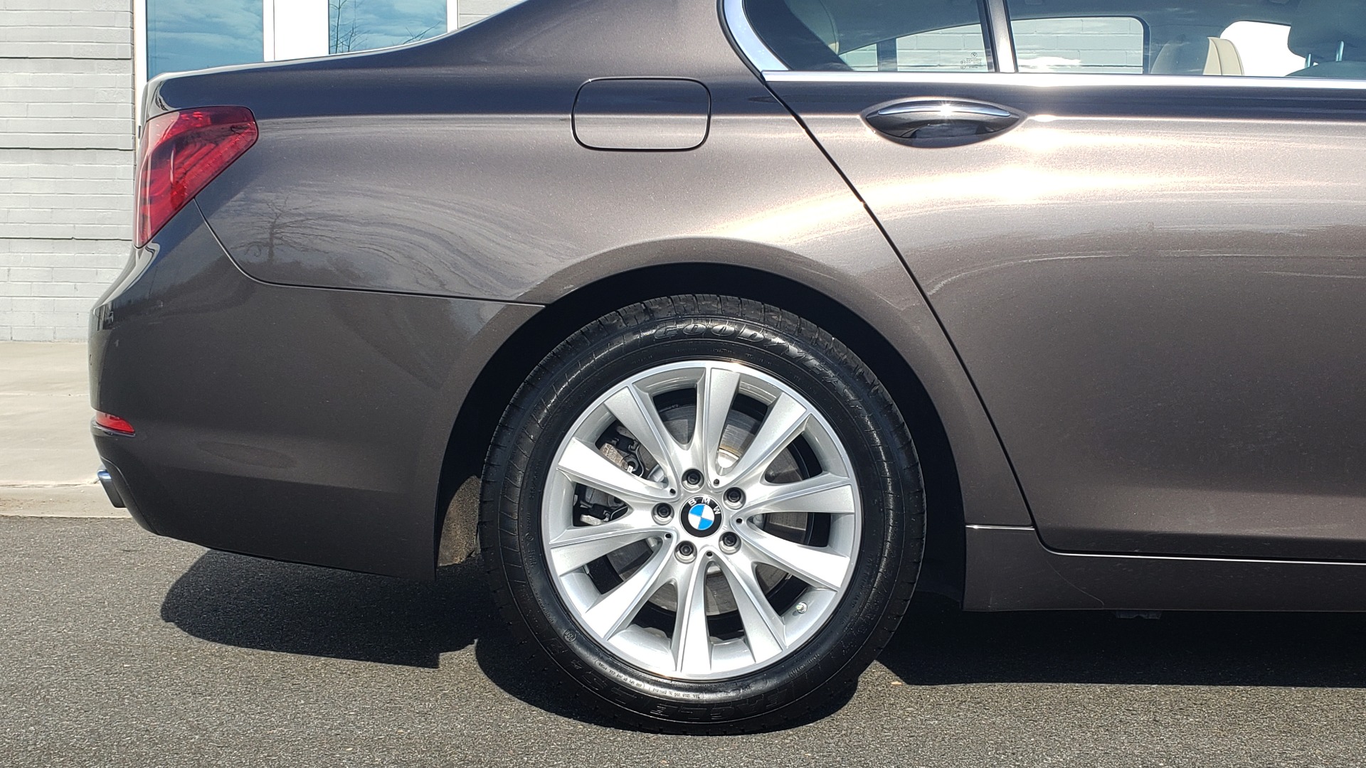 Used 2015 BMW 7 SERIES 740I SEDAN / EXECUTIVE PKG / DRVR ASST PLUS / HEADS-UP for sale Sold at Formula Imports in Charlotte NC 28227 82