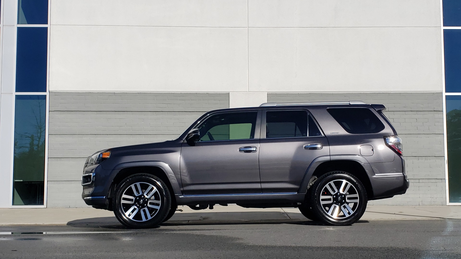 Used 2018 Toyota 4RUNNER LIMITED 4X4 / 4.0 V6 / AUTO / NAV / SUNROOF / REARVIEW for sale Sold at Formula Imports in Charlotte NC 28227 3