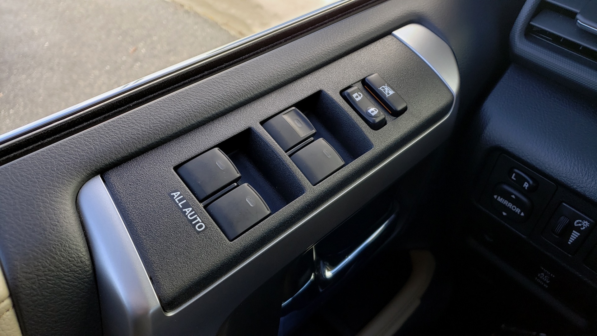 Used 2018 Toyota 4RUNNER LIMITED 4X4 / 4.0 V6 / AUTO / NAV / SUNROOF / REARVIEW for sale Sold at Formula Imports in Charlotte NC 28227 41