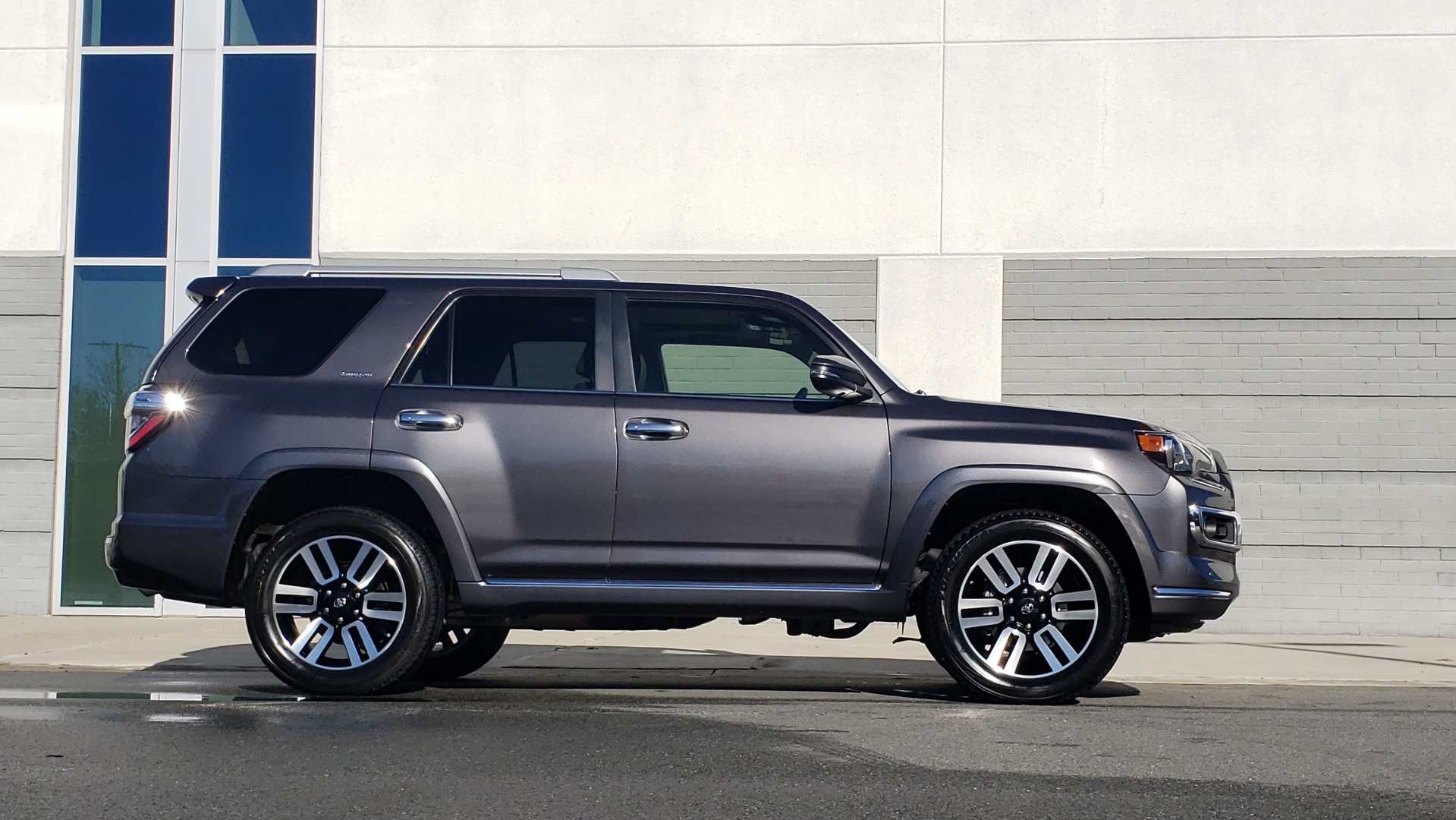 Used 2018 Toyota 4RUNNER LIMITED 4X4 / 4.0 V6 / AUTO / NAV / SUNROOF / REARVIEW for sale Sold at Formula Imports in Charlotte NC 28227 6