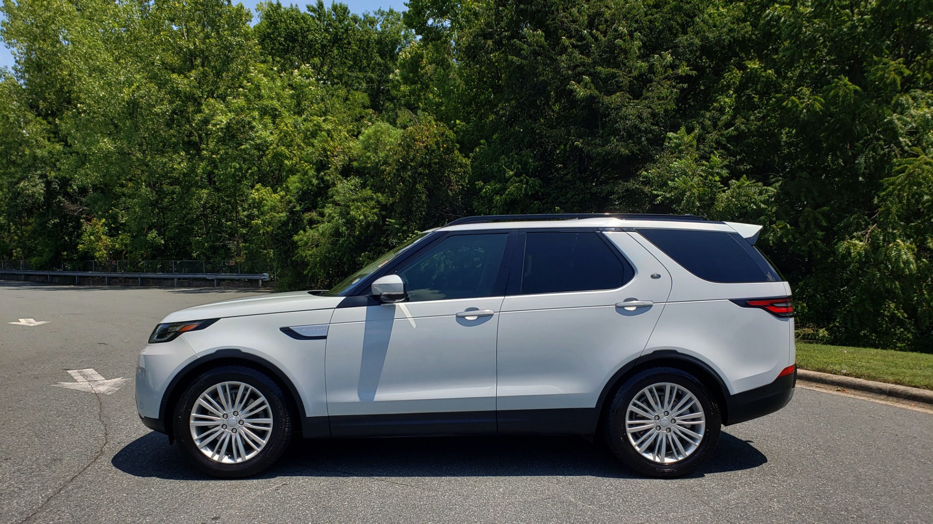 Used 2017 Land Rover DISCOVERY HSE LUXURY / SC V6 / NAV / DRIVE PRO / VISION ASSIST for sale Sold at Formula Imports in Charlotte NC 28227 2