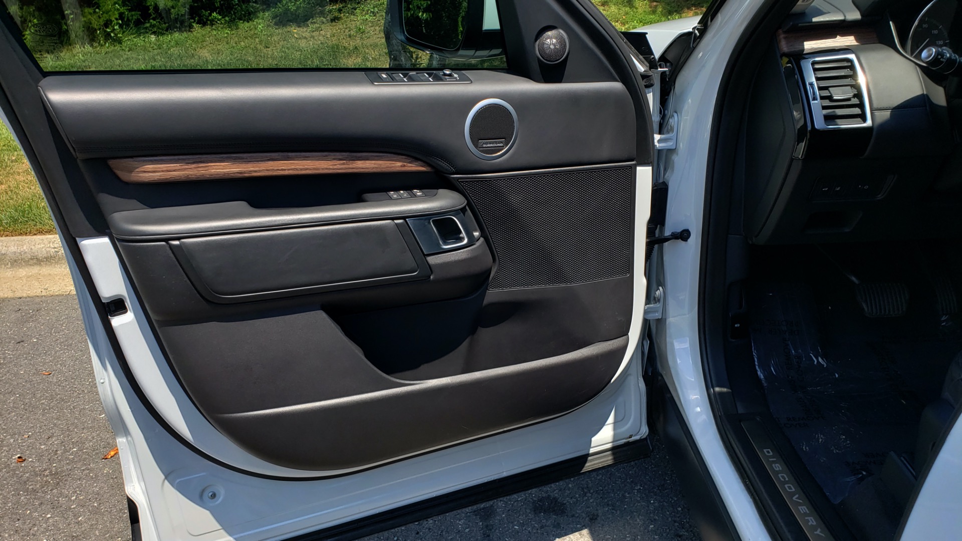 Used 2017 Land Rover DISCOVERY HSE LUXURY / SC V6 / NAV / DRIVE PRO / VISION ASSIST for sale Sold at Formula Imports in Charlotte NC 28227 39