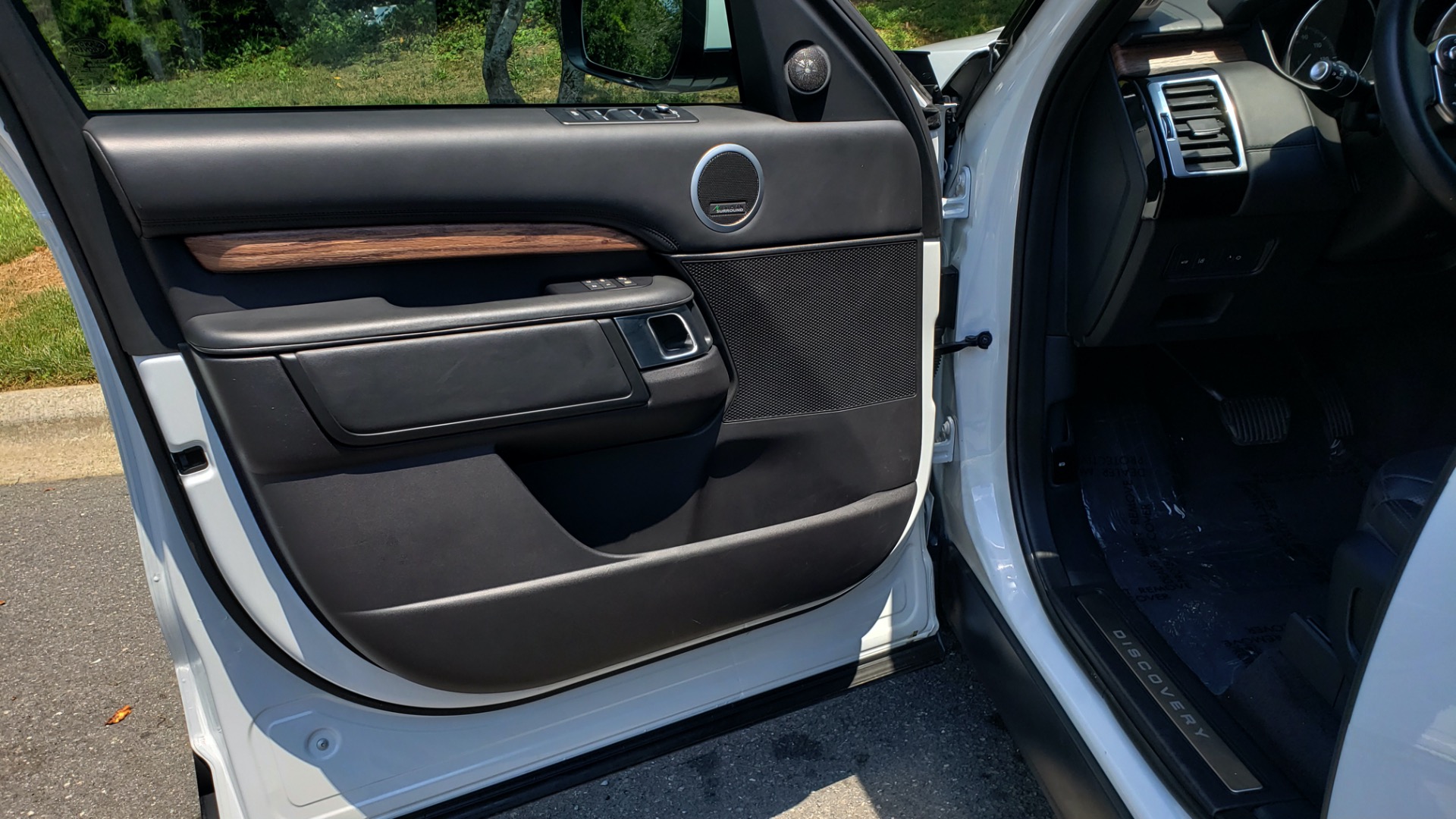 Used 2017 Land Rover DISCOVERY HSE LUXURY / SC V6 / NAV / DRIVE PRO / VISION ASSIST for sale Sold at Formula Imports in Charlotte NC 28227 40