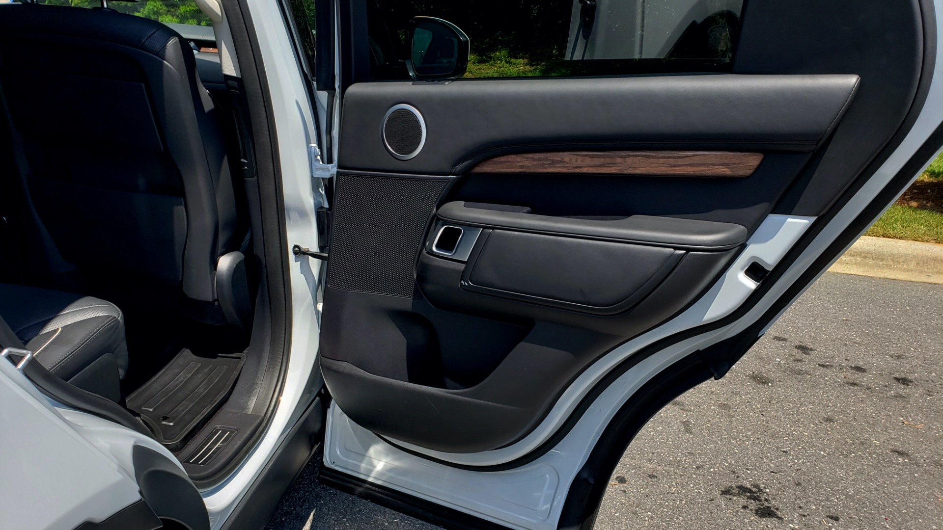 Used 2017 Land Rover DISCOVERY HSE LUXURY / SC V6 / NAV / DRIVE PRO / VISION ASSIST for sale Sold at Formula Imports in Charlotte NC 28227 76
