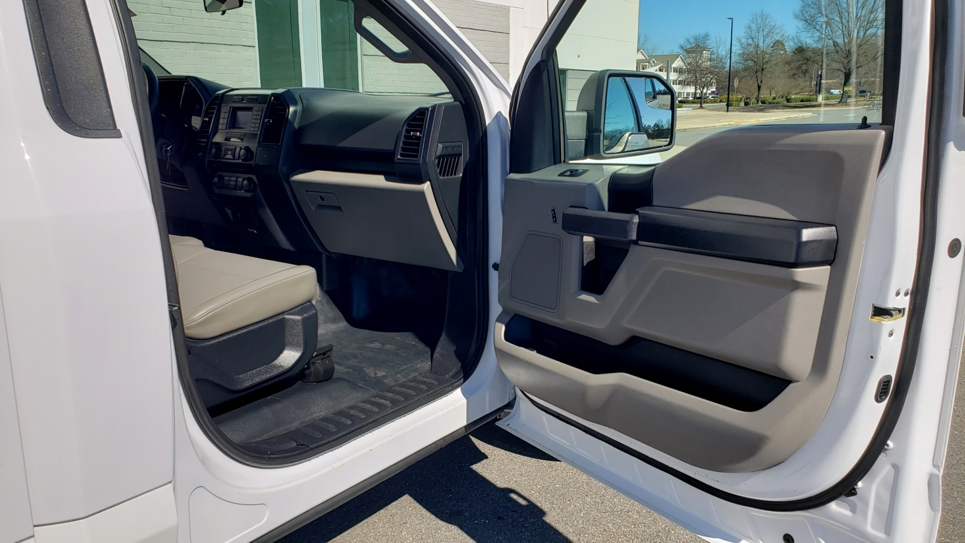 Used 2016 Ford F-150 XL / 2WD / V6 / AUTO / LONG BED / 141IN WB / WORK TRUCK for sale Sold at Formula Imports in Charlotte NC 28227 12