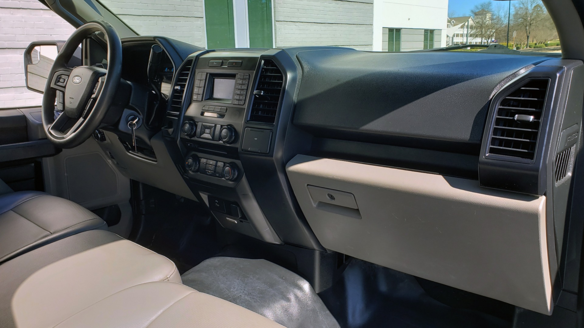 Used 2016 Ford F-150 XL / 2WD / V6 / AUTO / LONG BED / 141IN WB / WORK TRUCK for sale Sold at Formula Imports in Charlotte NC 28227 13