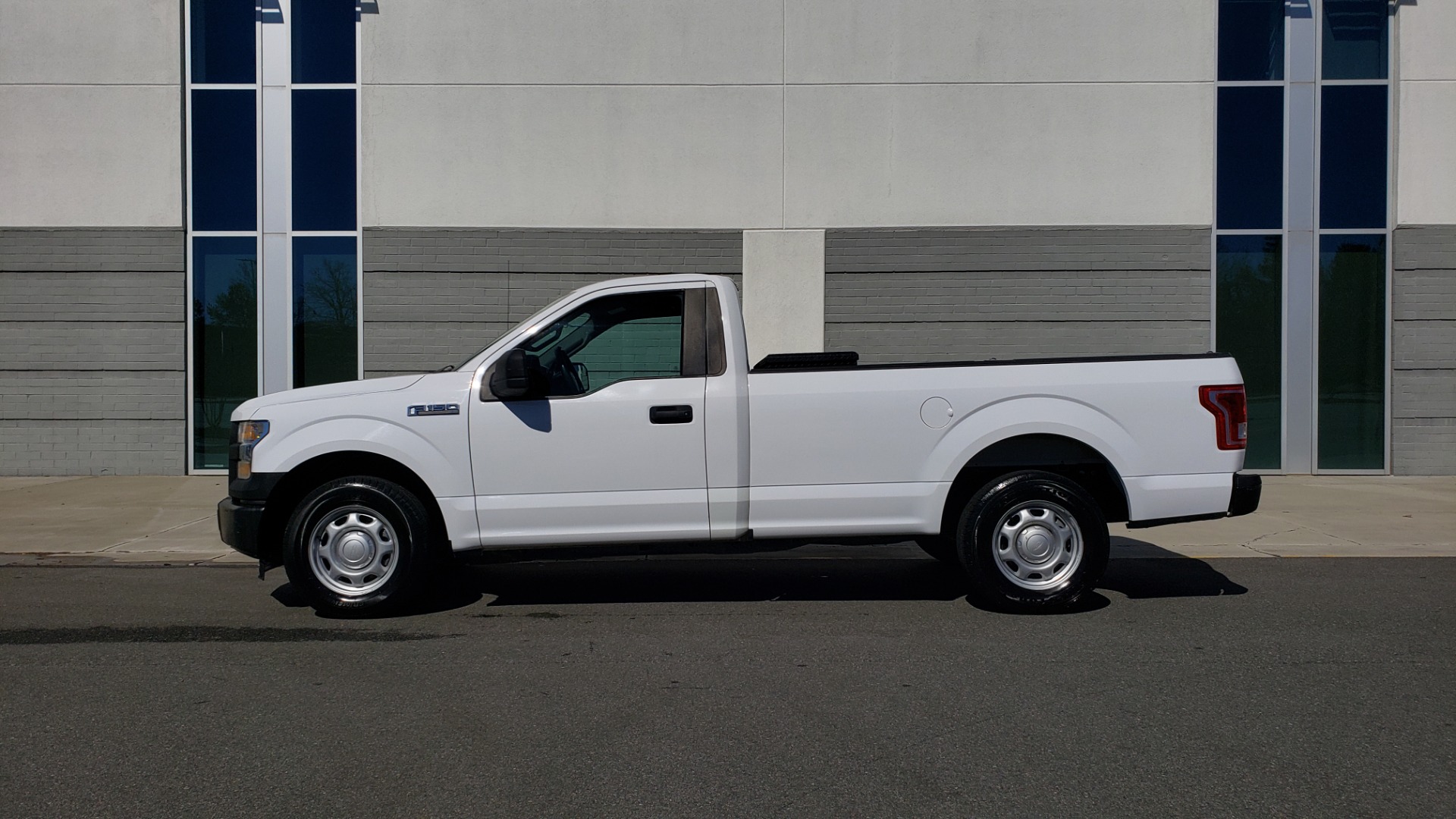 Used 2016 Ford F-150 XL / 2WD / V6 / AUTO / LONG BED / 141IN WB / WORK TRUCK for sale Sold at Formula Imports in Charlotte NC 28227 2
