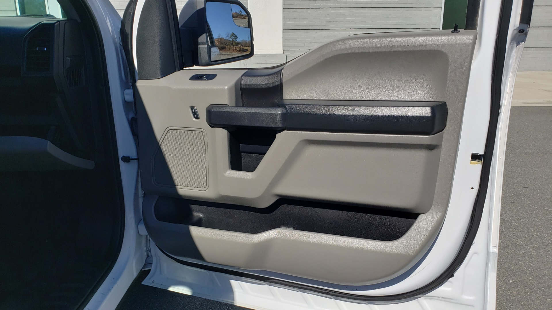 Used 2016 Ford F-150 XL / 2WD / V6 / AUTO / LONG BED / 141IN WB / WORK TRUCK for sale Sold at Formula Imports in Charlotte NC 28227 43