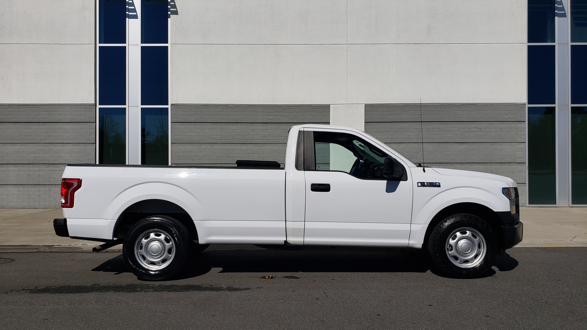 Used 2016 Ford F-150 XL / 2WD / V6 / AUTO / LONG BED / 141IN WB / WORK TRUCK for sale Sold at Formula Imports in Charlotte NC 28227 5