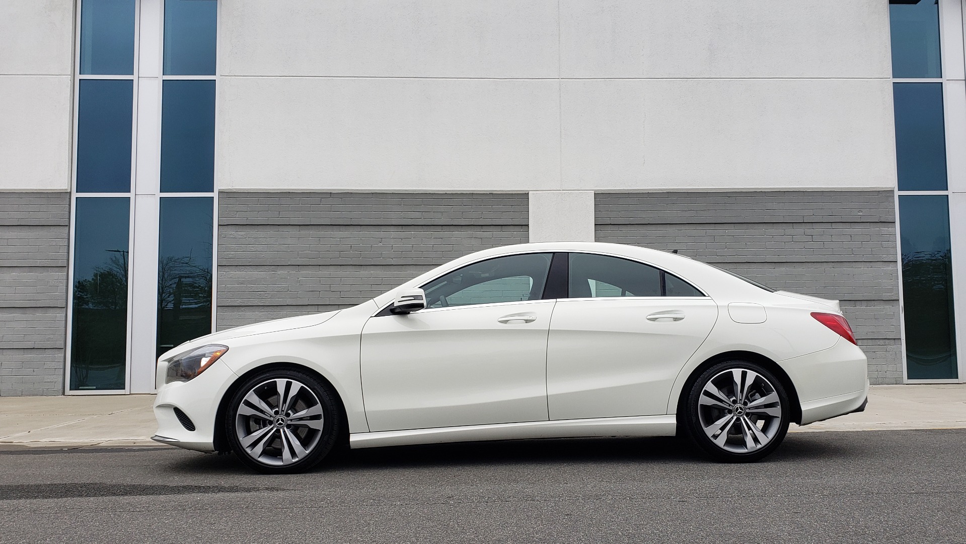 Used 2018 Mercedes-Benz CLA 250 PREMIUM / NAV / PANO-ROOF / APPLE CARPLAY / REARVIEW for sale Sold at Formula Imports in Charlotte NC 28227 4