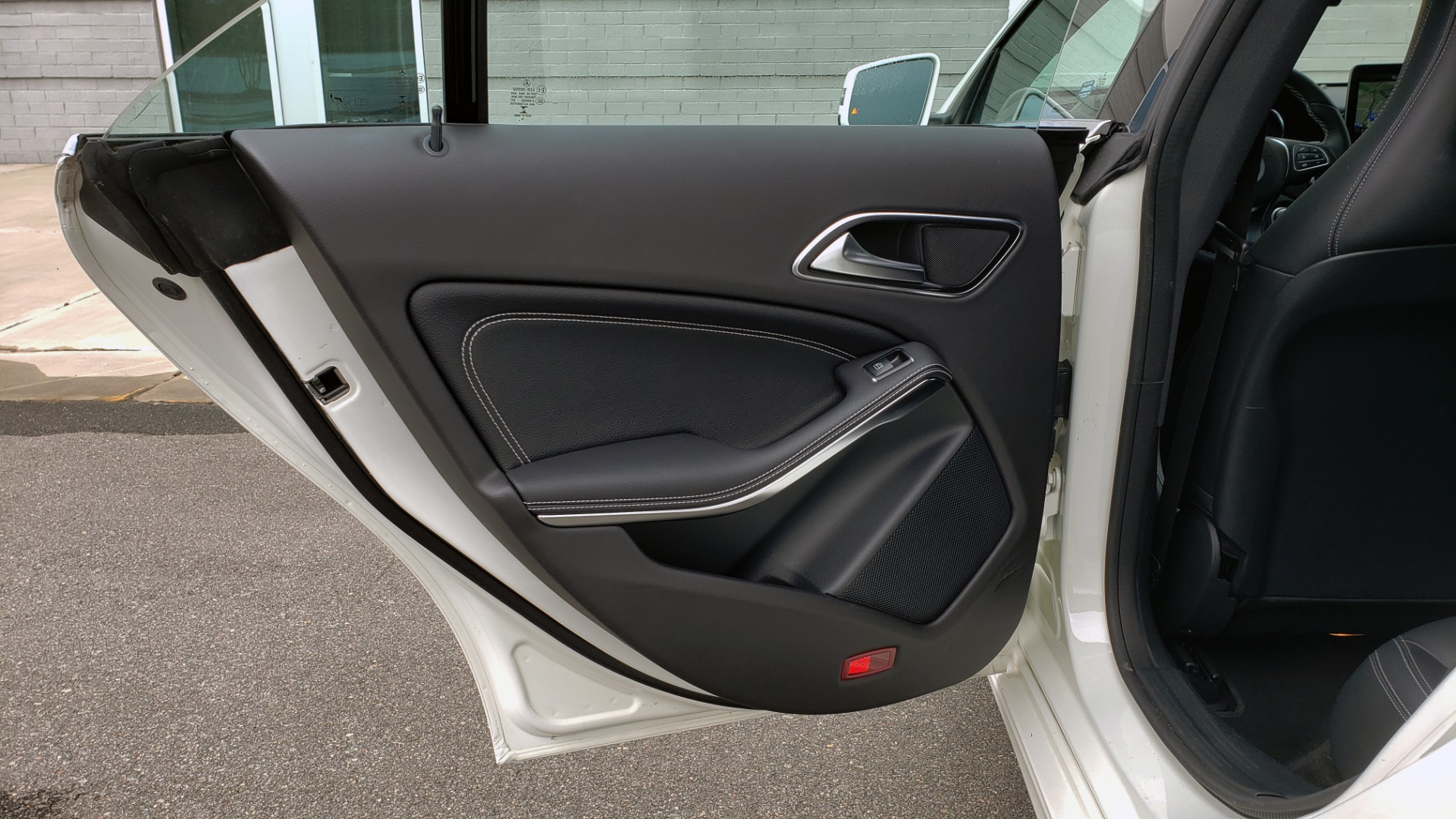 Used 2018 Mercedes-Benz CLA 250 PREMIUM / NAV / PANO-ROOF / APPLE CARPLAY / REARVIEW for sale Sold at Formula Imports in Charlotte NC 28227 59