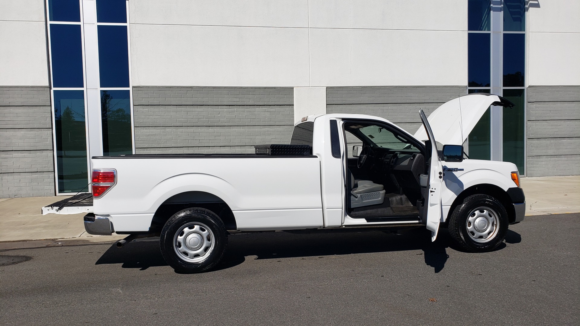 Used 2013 Ford F-150 XL / 2WD / V6 / AUTO / LONG BED / 145IN WB / WORK TRUCK for sale Sold at Formula Imports in Charlotte NC 28227 15