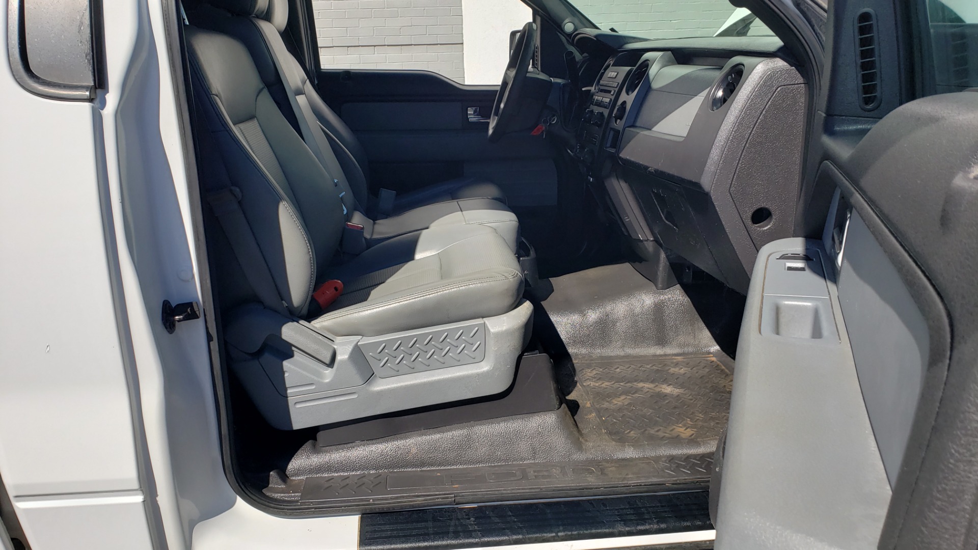 Used 2013 Ford F-150 XL / 2WD / V6 / AUTO / LONG BED / 145IN WB / WORK TRUCK for sale Sold at Formula Imports in Charlotte NC 28227 16