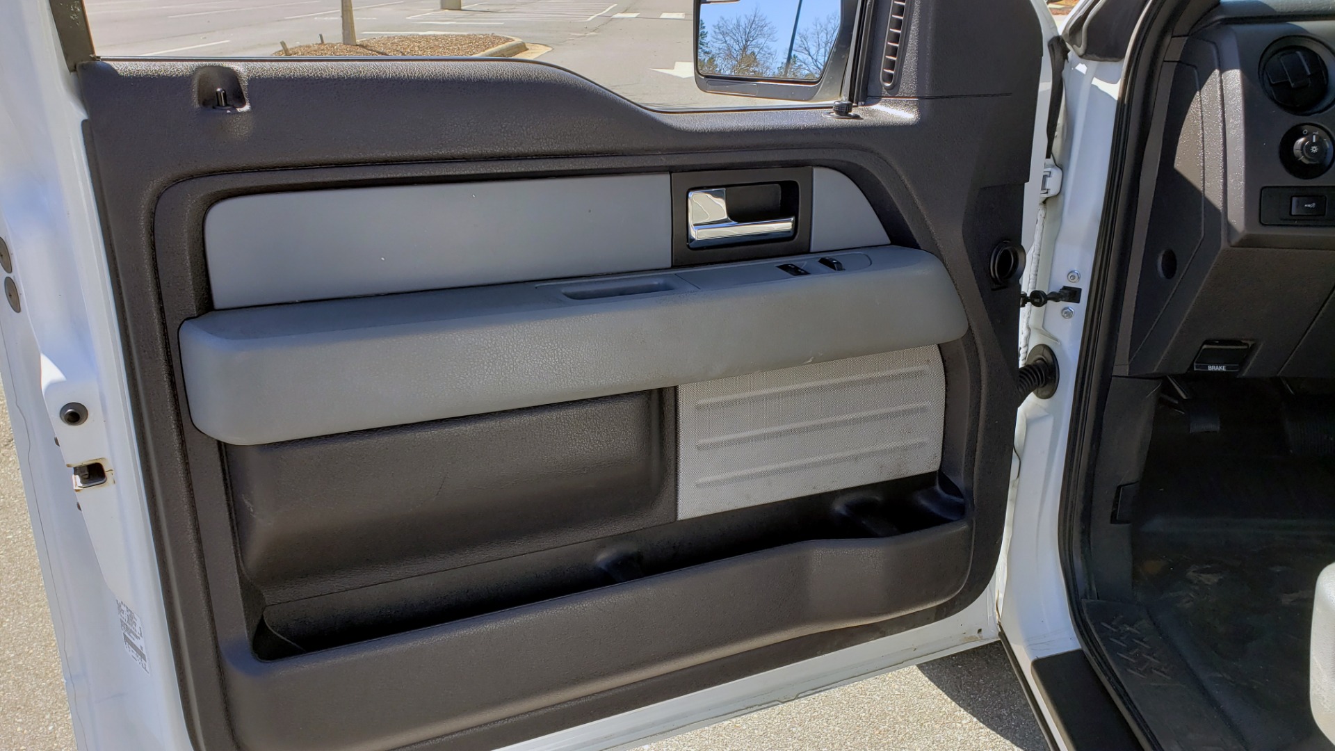 Used 2013 Ford F-150 XL / 2WD / V6 / AUTO / LONG BED / 145IN WB / WORK TRUCK for sale Sold at Formula Imports in Charlotte NC 28227 33