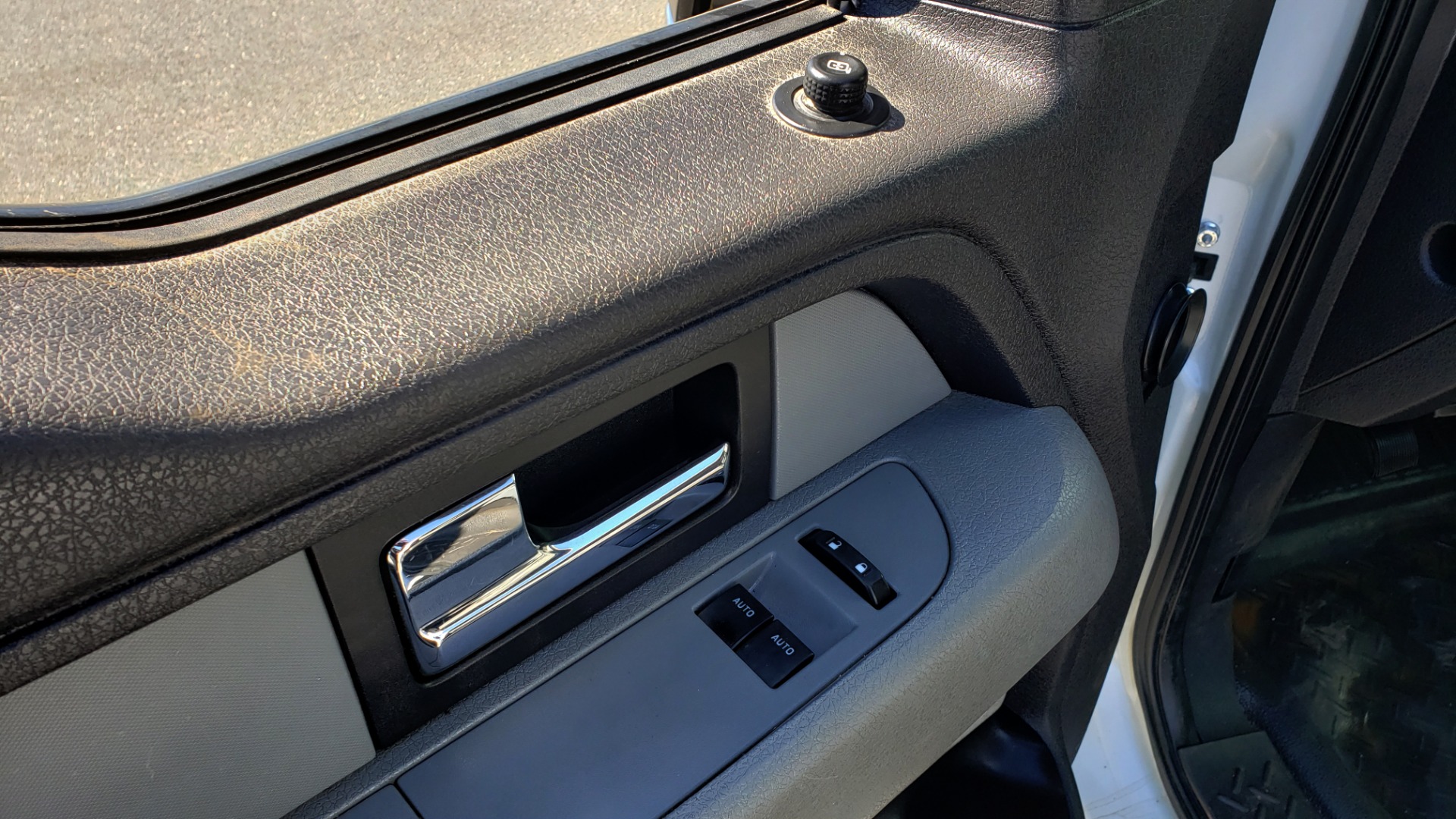 Used 2013 Ford F-150 XL / 2WD / V6 / AUTO / LONG BED / 145IN WB / WORK TRUCK for sale Sold at Formula Imports in Charlotte NC 28227 35