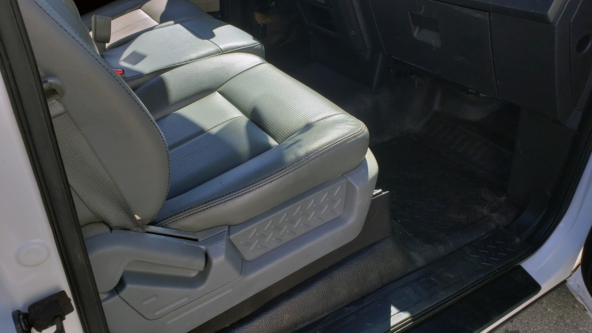 Used 2013 Ford F-150 XL / 2WD / V6 / AUTO / LONG BED / 145IN WB / WORK TRUCK for sale Sold at Formula Imports in Charlotte NC 28227 47