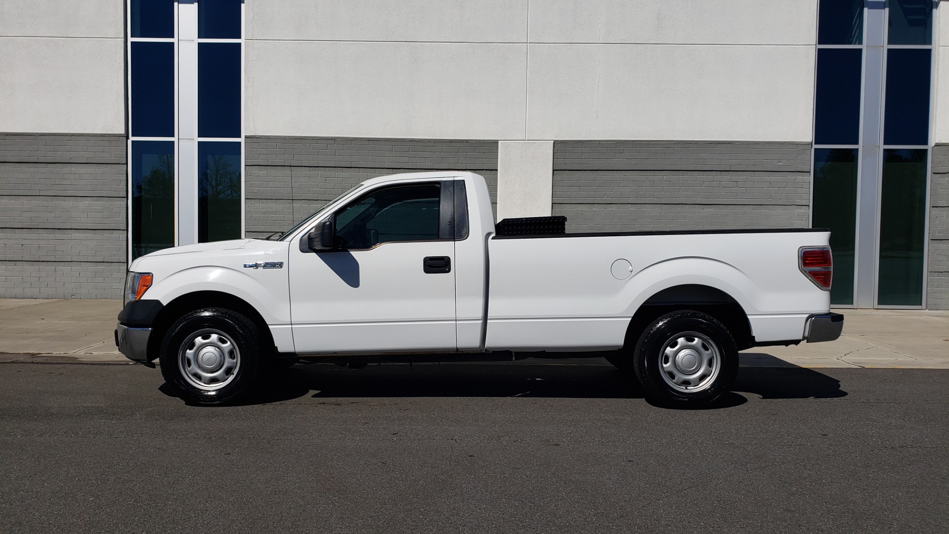 Used 2013 Ford F-150 XL / 2WD / V6 / AUTO / LONG BED / 145IN WB / WORK TRUCK for sale Sold at Formula Imports in Charlotte NC 28227 5